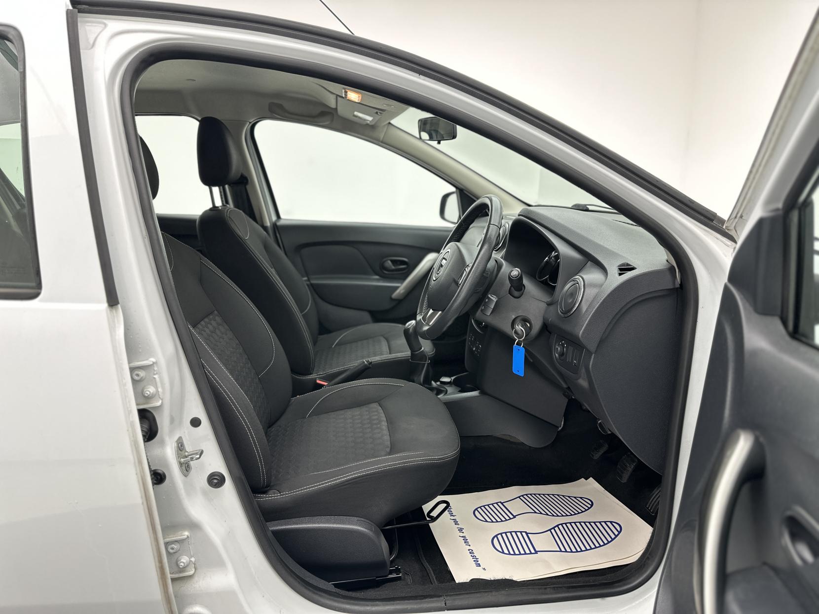 Dacia Sandero 0.9 TCe Laureate Hatchback 5dr Petrol Manual Euro 5 (90 ps)