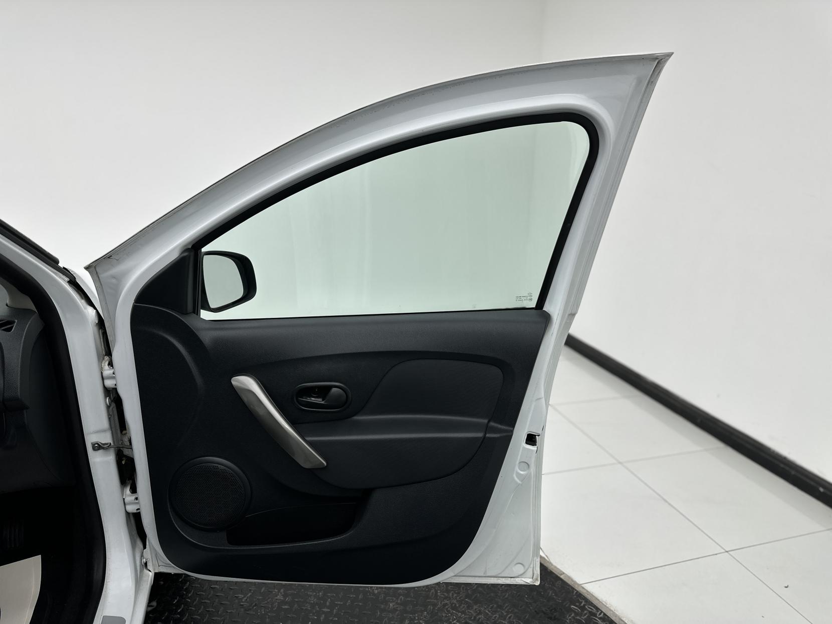 Dacia Sandero 0.9 TCe Laureate Hatchback 5dr Petrol Manual Euro 5 (90 ps)