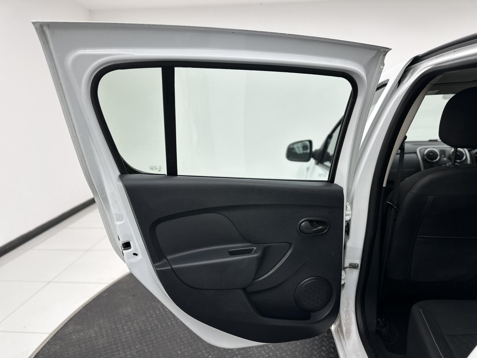 Dacia Sandero 0.9 TCe Laureate Hatchback 5dr Petrol Manual Euro 5 (90 ps)