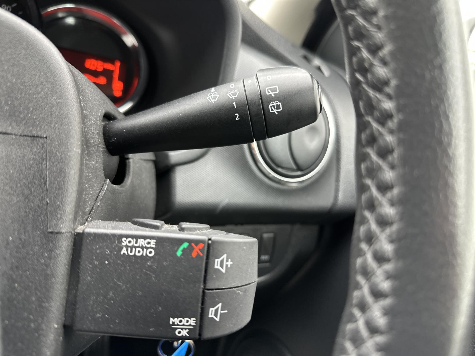 Dacia Sandero 0.9 TCe Laureate Hatchback 5dr Petrol Manual Euro 5 (90 ps)