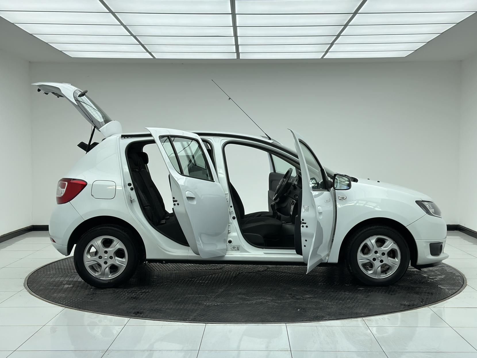 Dacia Sandero 0.9 TCe Laureate Hatchback 5dr Petrol Manual Euro 5 (90 ps)