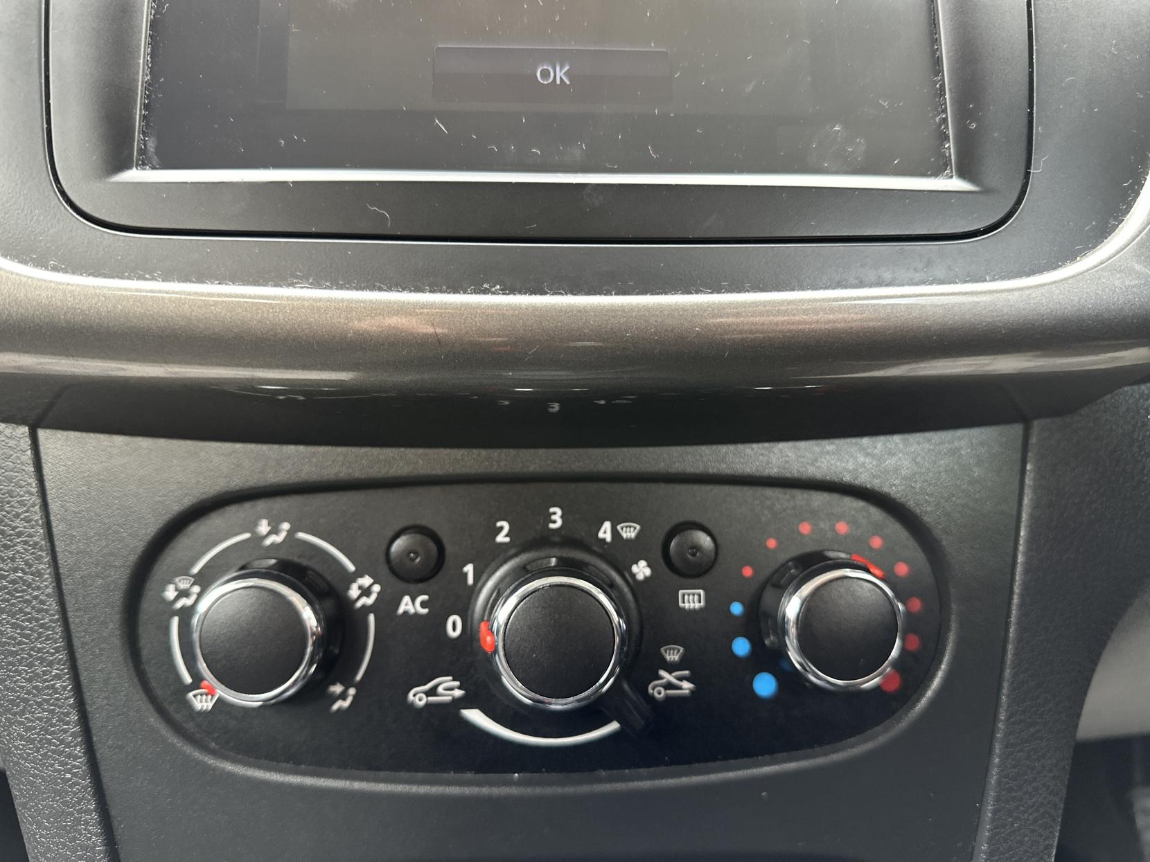 Dacia Sandero 0.9 TCe Laureate Hatchback 5dr Petrol Manual Euro 5 (90 ps)