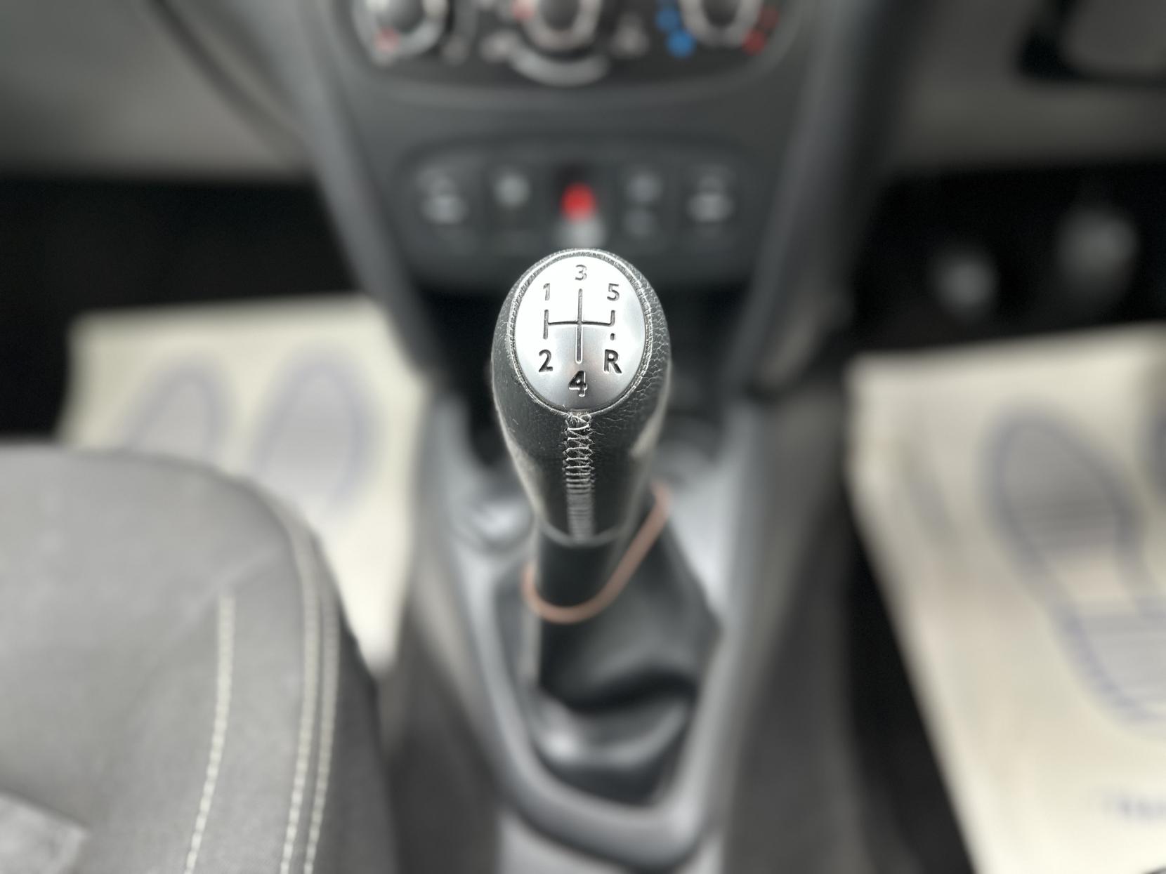 Dacia Sandero 0.9 TCe Laureate Hatchback 5dr Petrol Manual Euro 5 (90 ps)