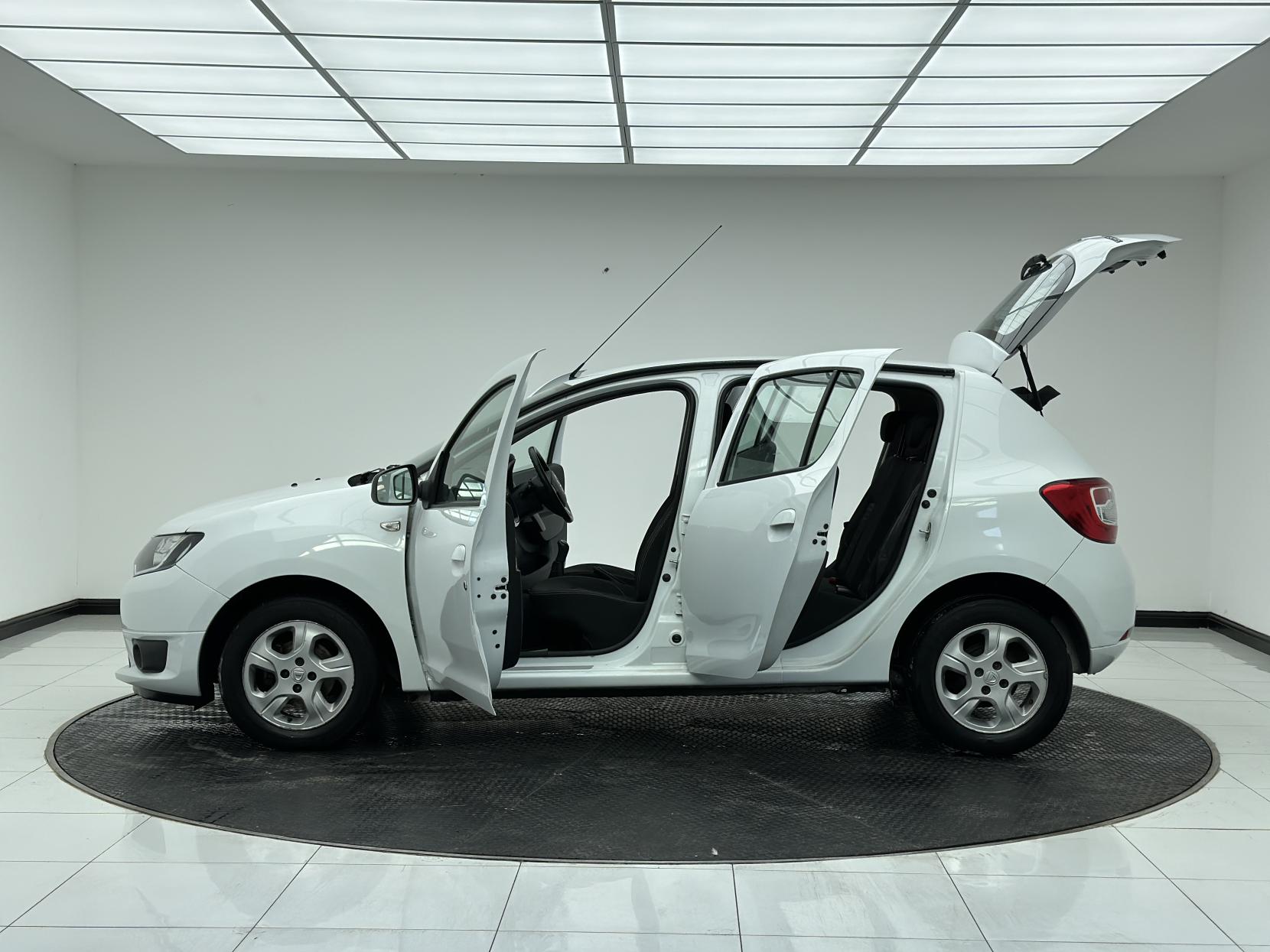 Dacia Sandero 0.9 TCe Laureate Hatchback 5dr Petrol Manual Euro 5 (90 ps)