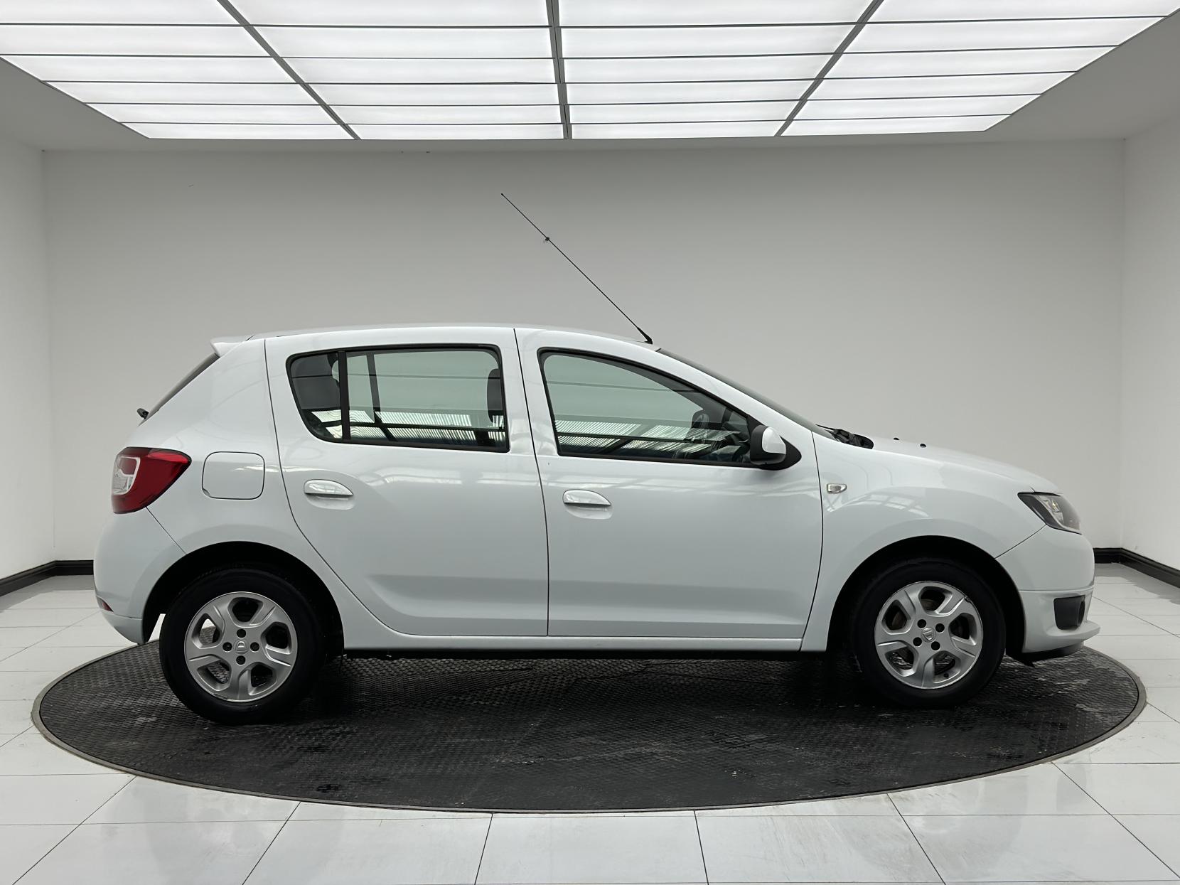 Dacia Sandero 0.9 TCe Laureate Hatchback 5dr Petrol Manual Euro 5 (90 ps)