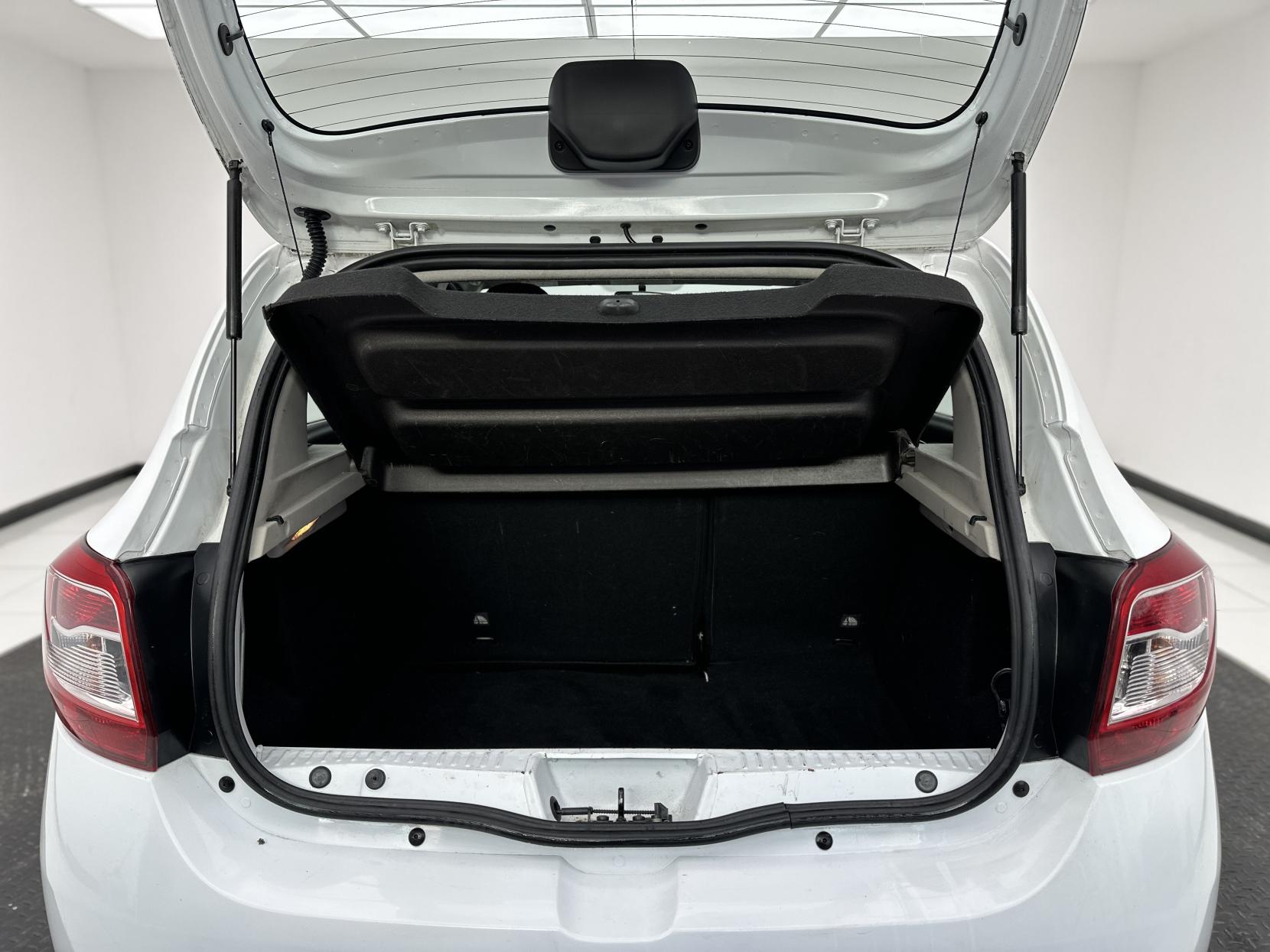 Dacia Sandero 0.9 TCe Laureate Hatchback 5dr Petrol Manual Euro 5 (90 ps)