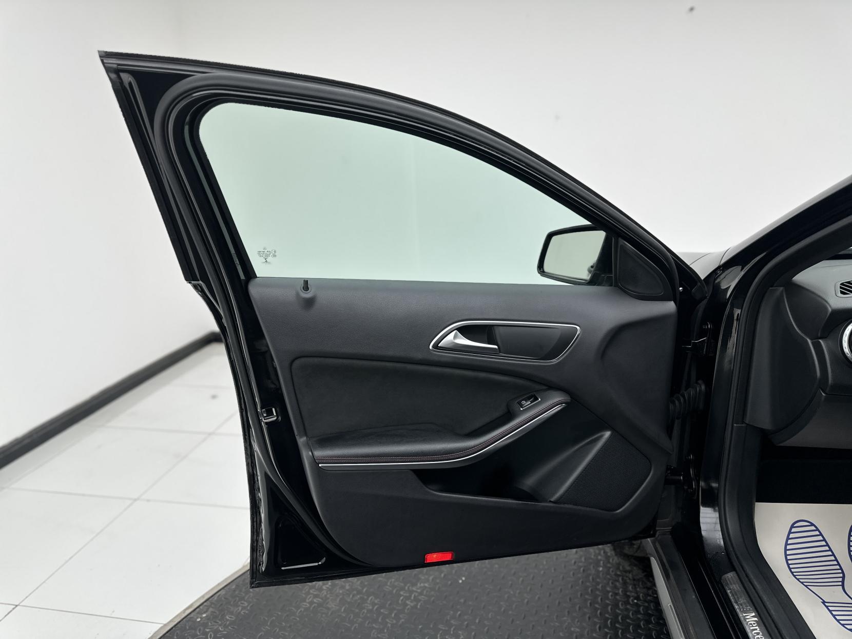 Mercedes-Benz GLA 2.1 GLA220 CDI AMG Line SUV 5dr Diesel 7G-DCT 4MATIC Euro 6 (s/s) (170 ps)
