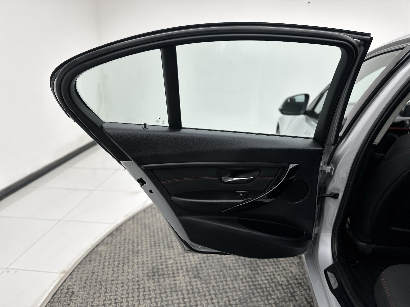 BMW 3 Series 1.6 316i Sport Saloon 4dr Petrol Auto Euro 6 (s/s) (136 ps)