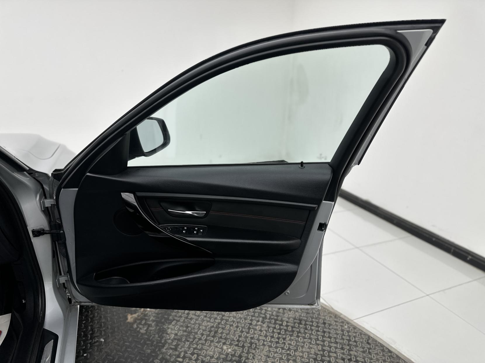 BMW 3 Series 1.6 316i Sport Saloon 4dr Petrol Auto Euro 6 (s/s) (136 ps)