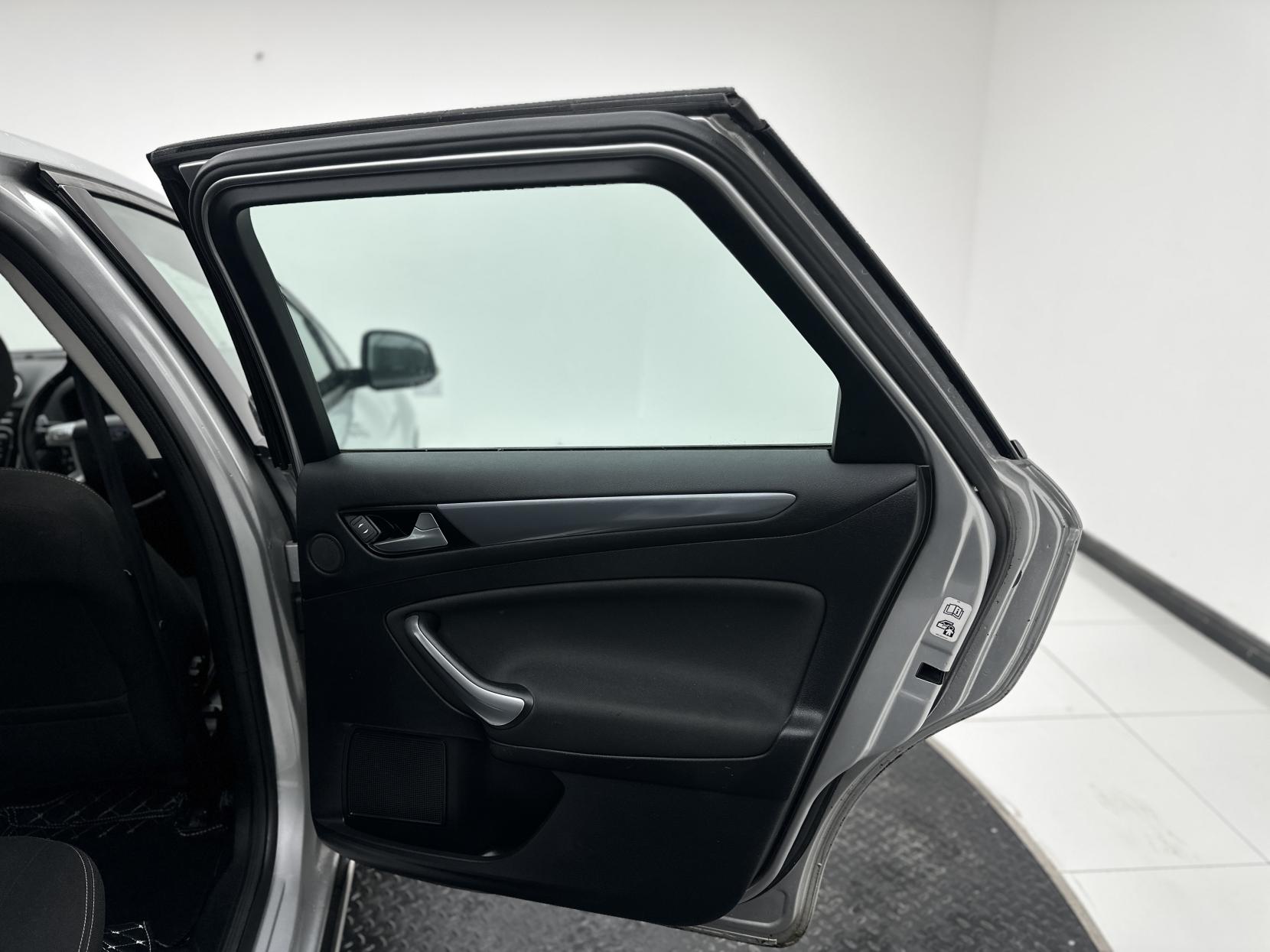 Ford Mondeo 2.0 TDCi Zetec Estate 5dr Diesel Manual Euro 5 (163 ps)