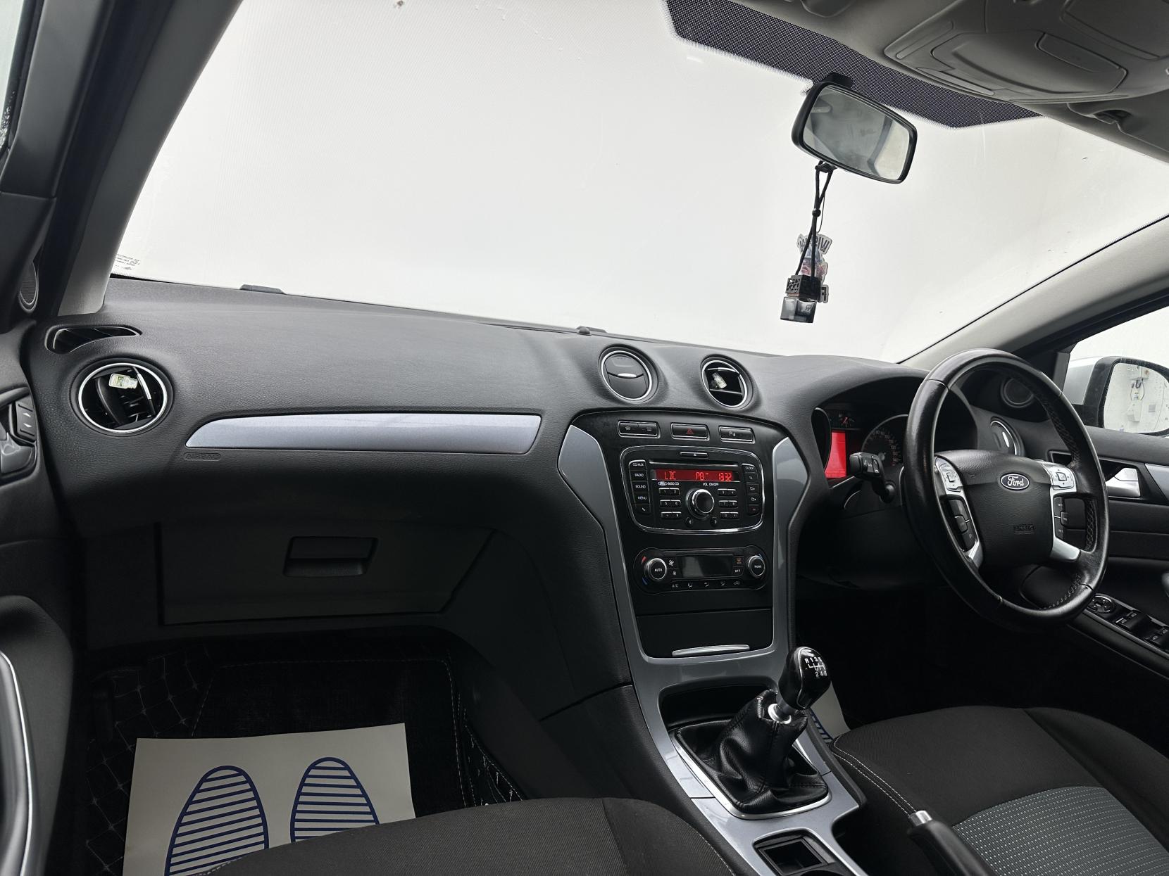 Ford Mondeo 2.0 TDCi Zetec Estate 5dr Diesel Manual Euro 5 (163 ps)