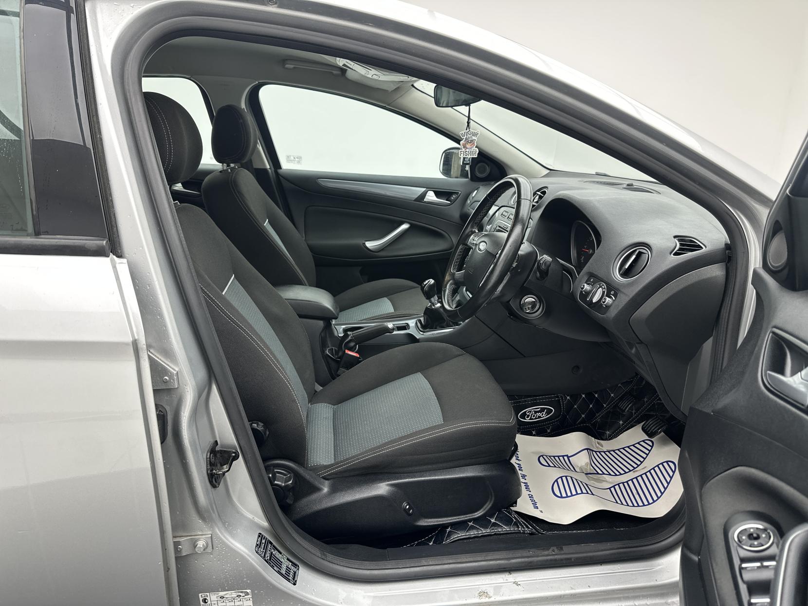 Ford Mondeo 2.0 TDCi Zetec Estate 5dr Diesel Manual Euro 5 (163 ps)