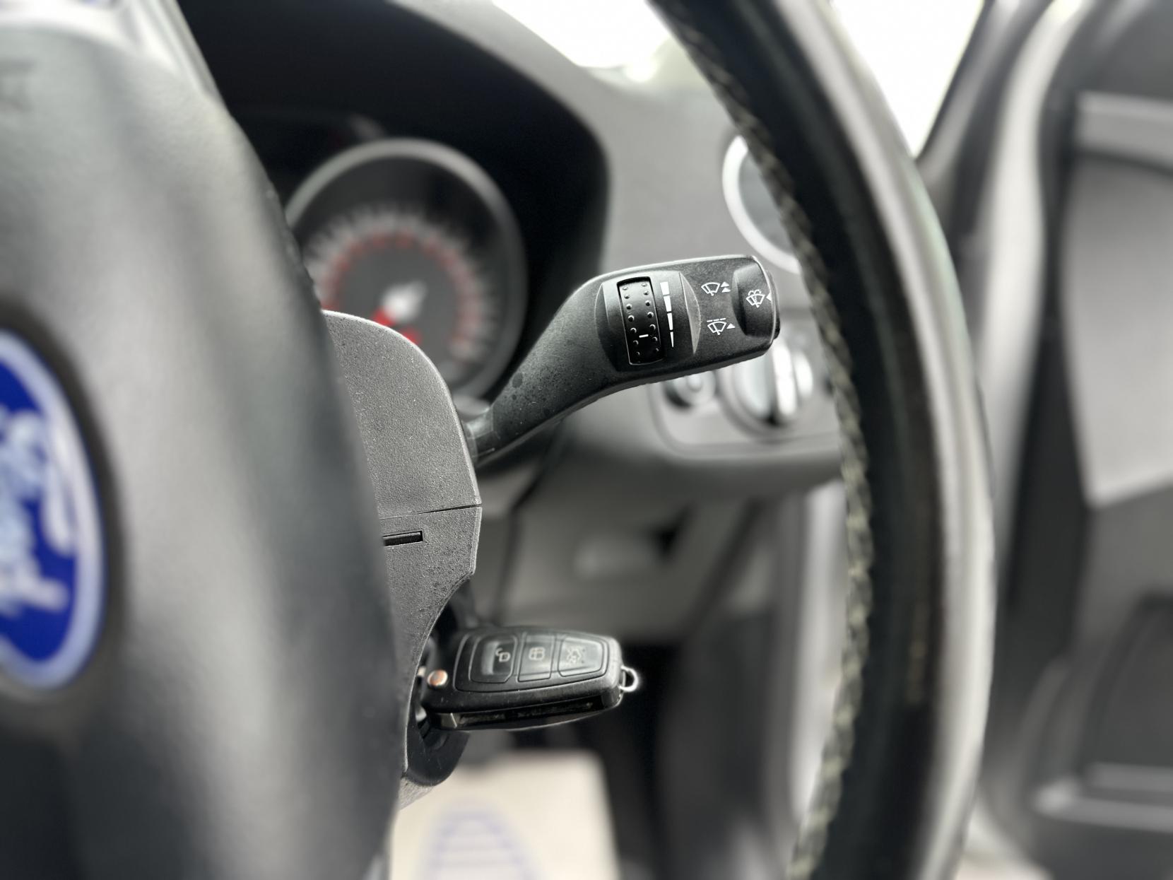 Ford Mondeo 2.0 TDCi Zetec Estate 5dr Diesel Manual Euro 5 (163 ps)