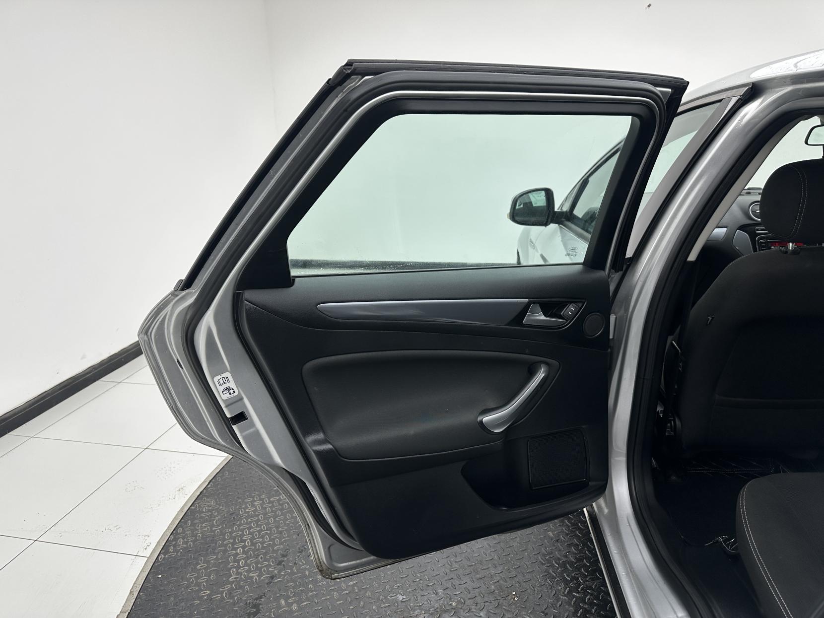 Ford Mondeo 2.0 TDCi Zetec Estate 5dr Diesel Manual Euro 5 (163 ps)