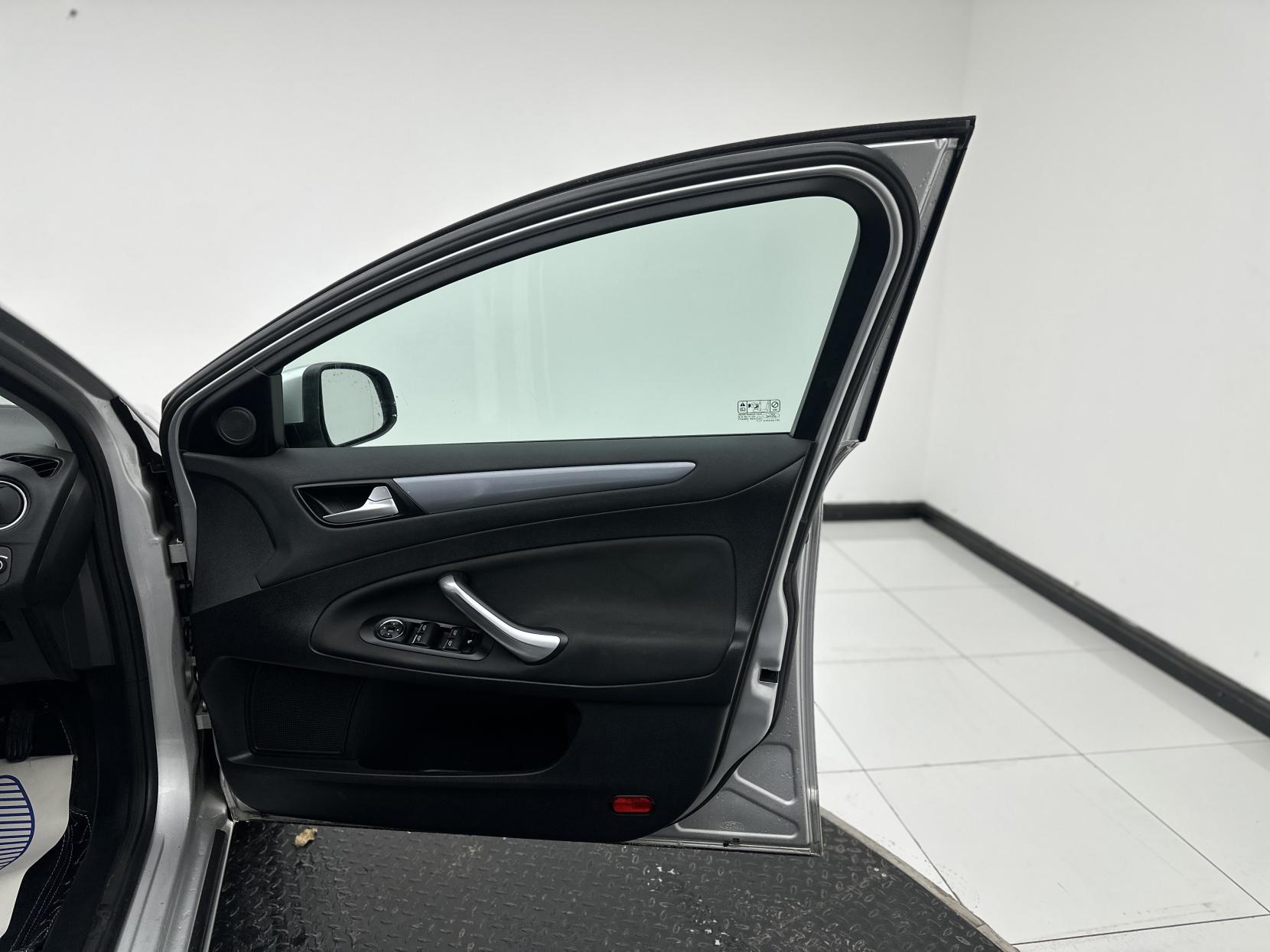 Ford Mondeo 2.0 TDCi Zetec Estate 5dr Diesel Manual Euro 5 (163 ps)