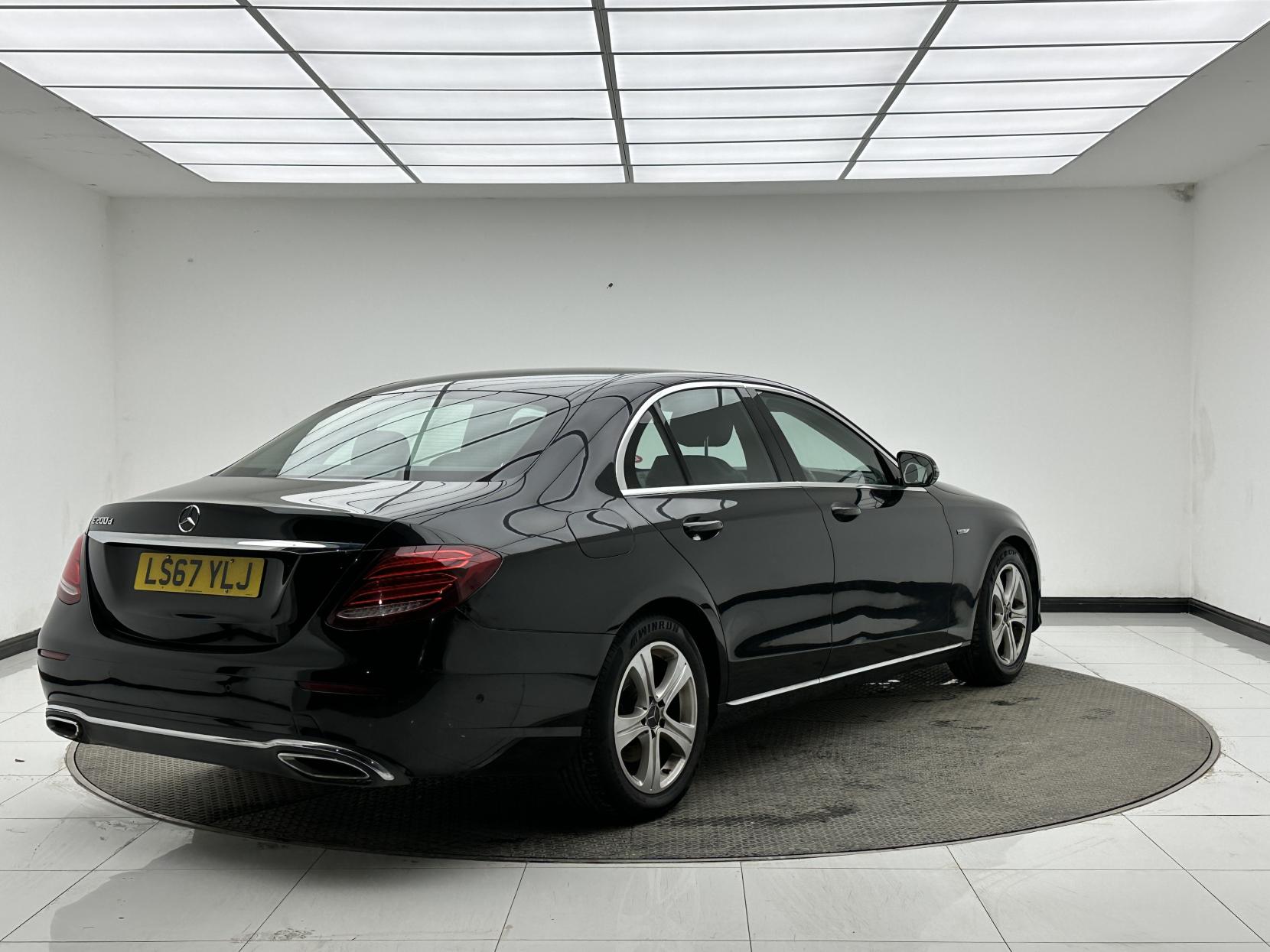 Mercedes-Benz E Class 2.0 E200d SE Saloon 4dr Diesel G-Tronic+ Euro 6 (s/s) (150 ps)