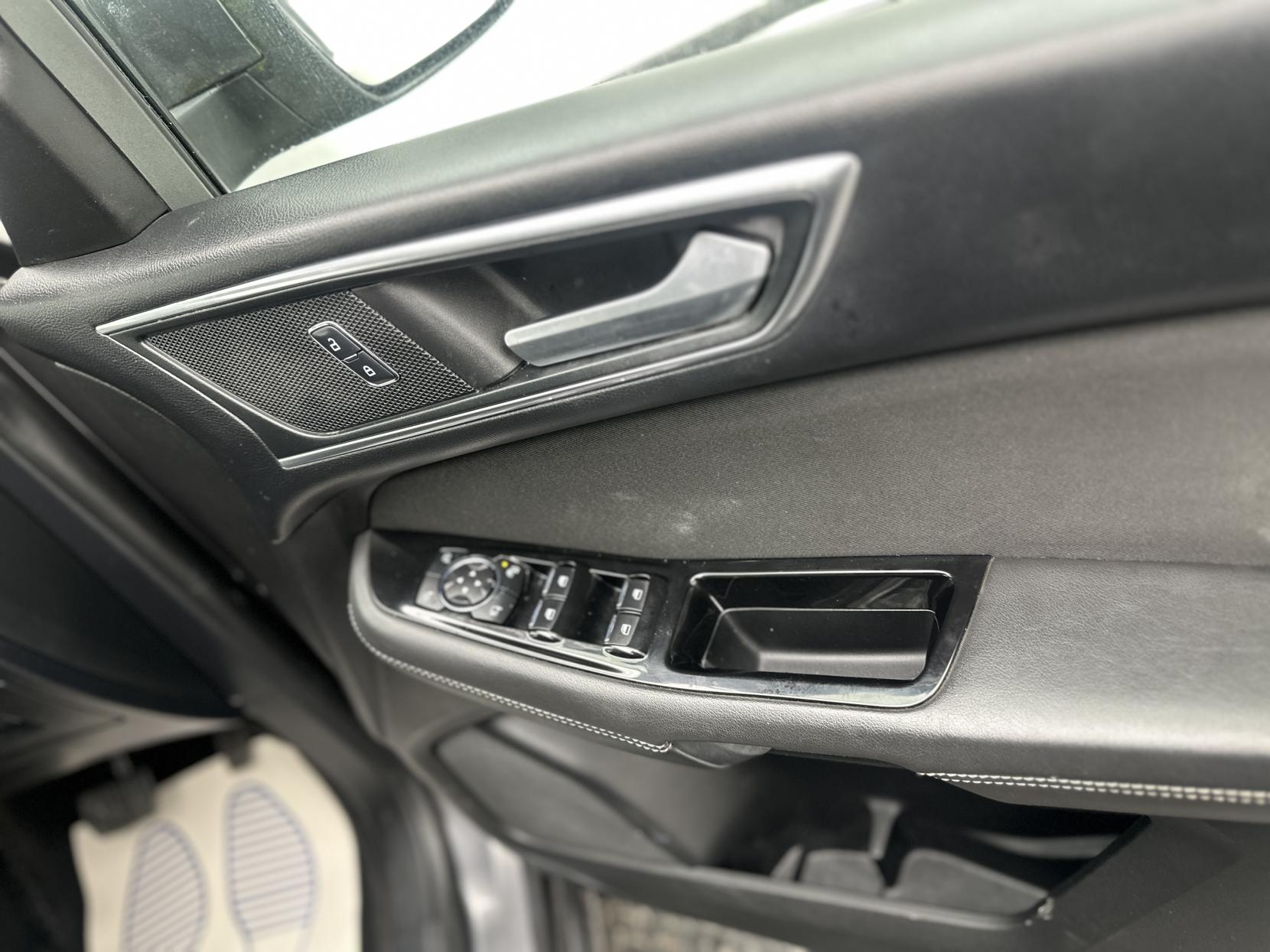 Ford S-Max 2.0 TDCi Titanium MPV 5dr Diesel Powershift Euro 6 (s/s) (150 ps)