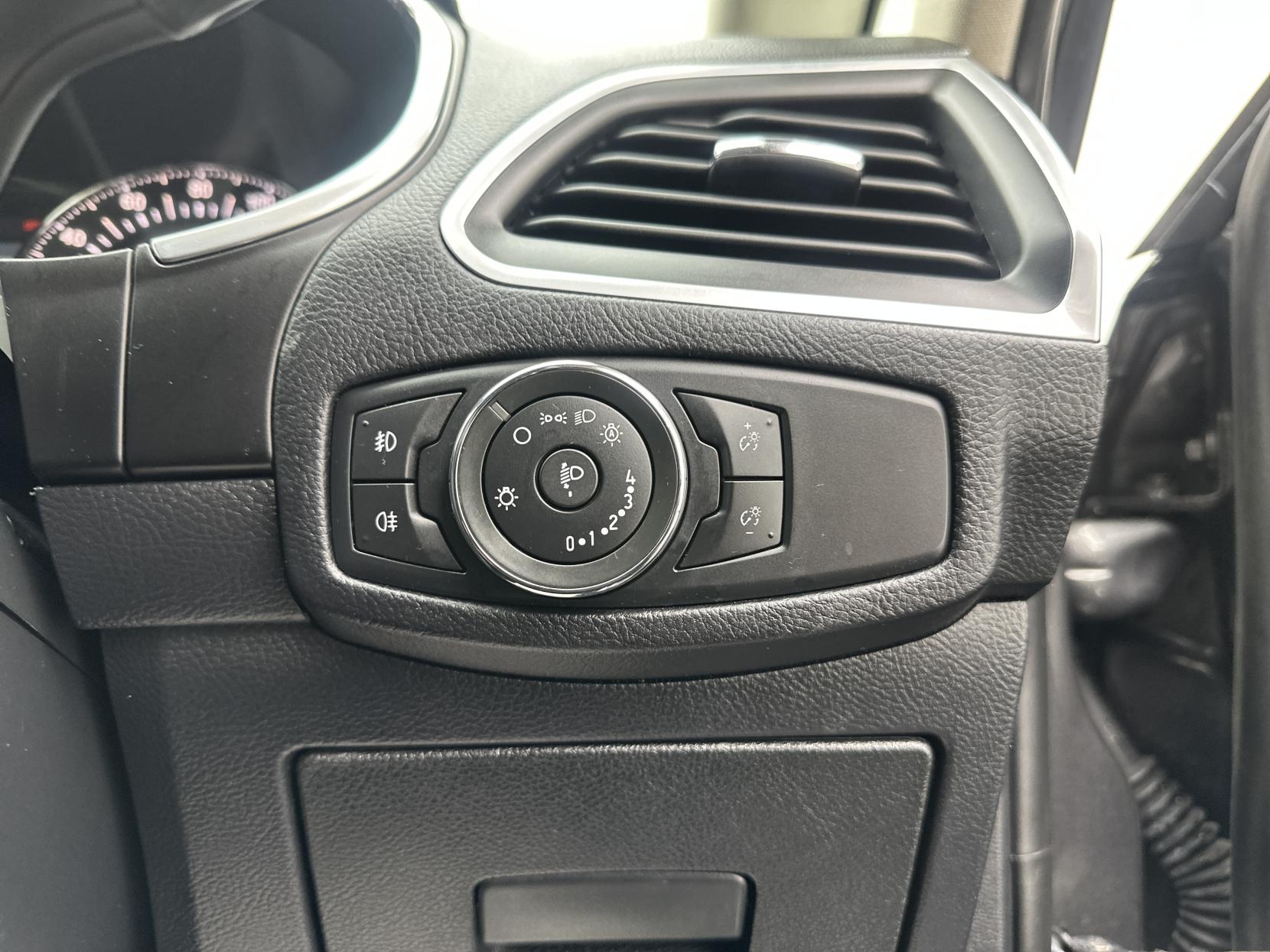 Ford S-Max 2.0 TDCi Titanium MPV 5dr Diesel Powershift Euro 6 (s/s) (150 ps)