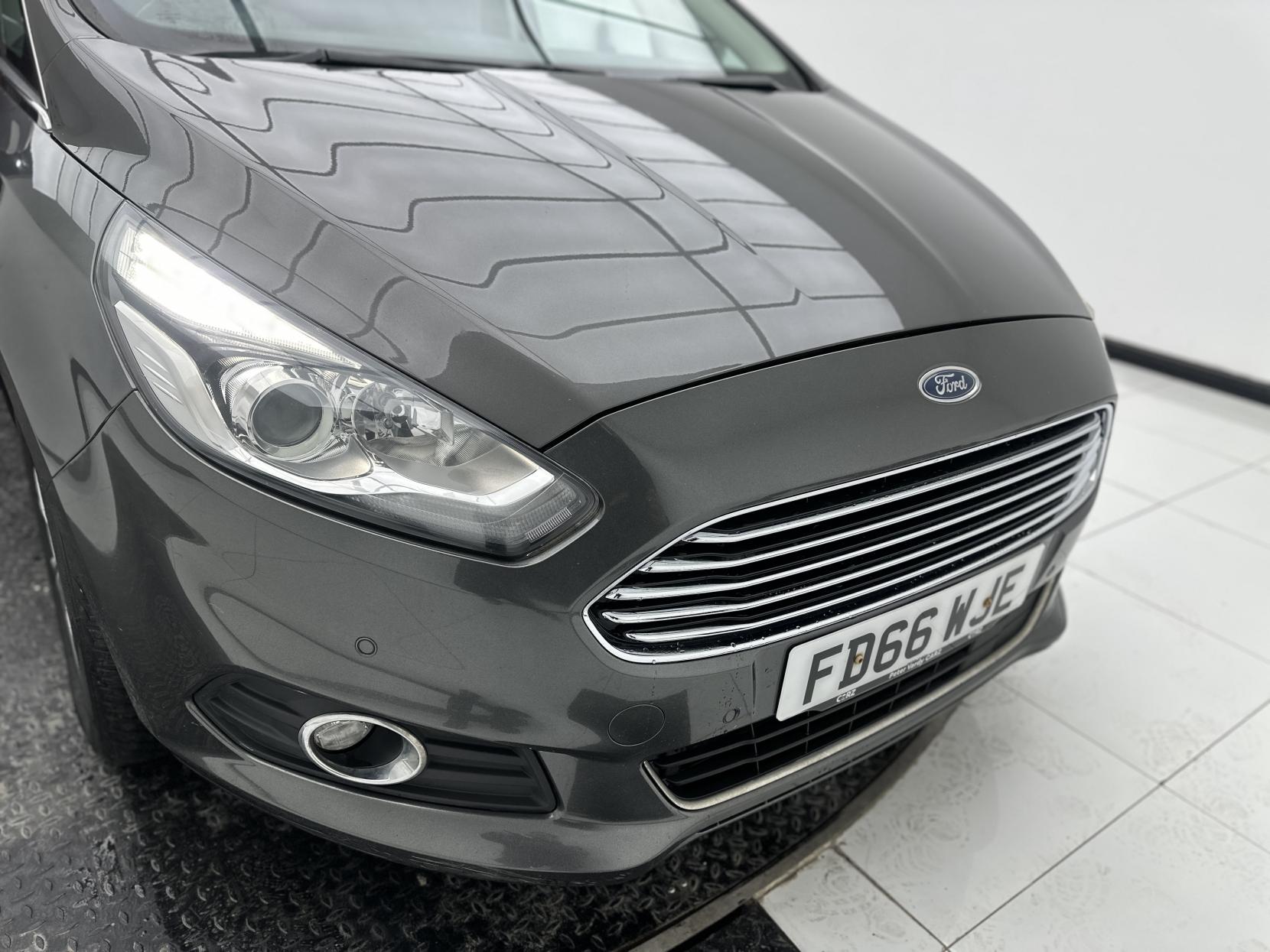 Ford S-Max 2.0 TDCi Titanium MPV 5dr Diesel Powershift Euro 6 (s/s) (150 ps)