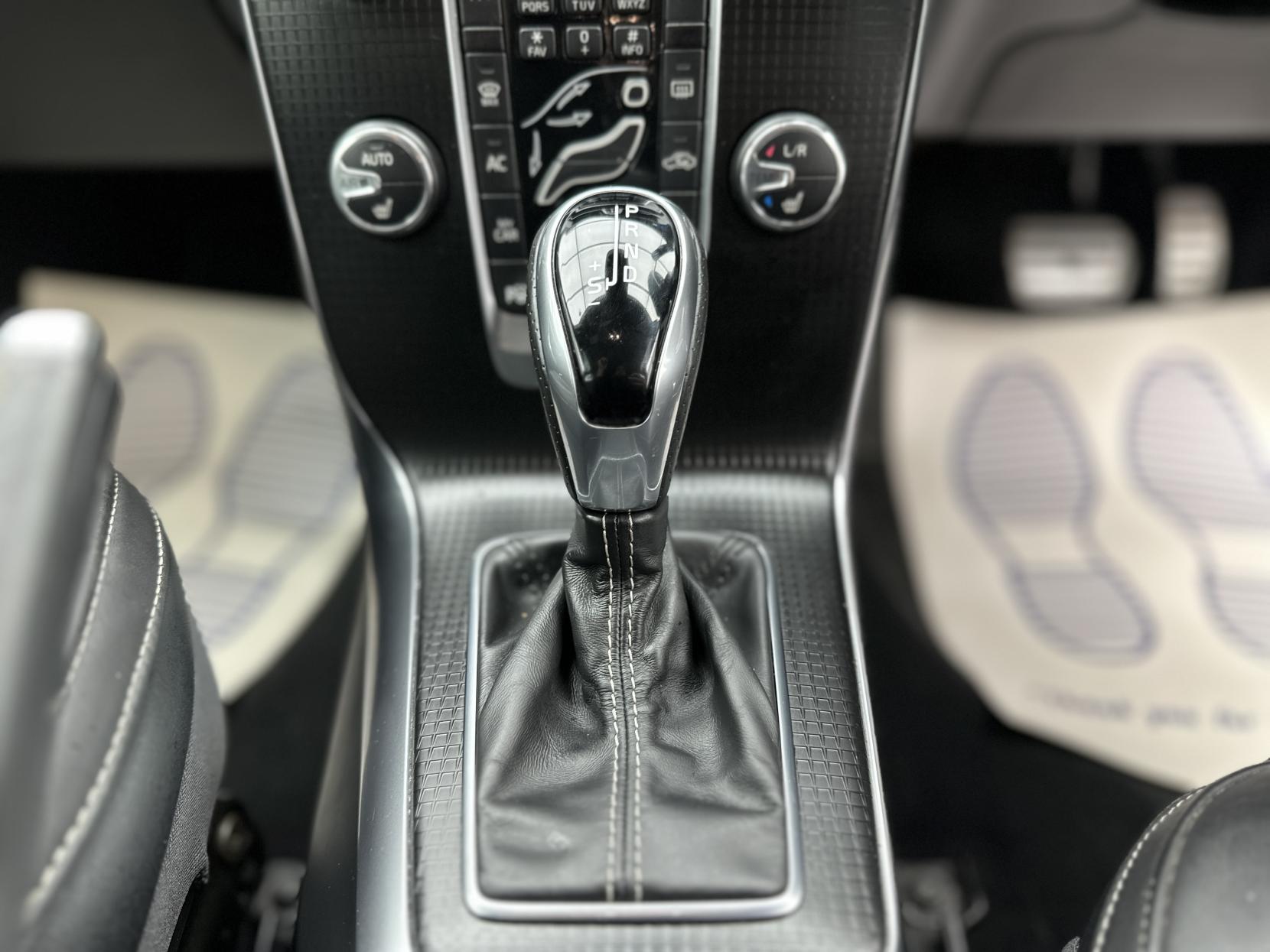 Volvo V40 2.0 D4 R-Design Pro Hatchback 5dr Diesel Auto Euro 6 (s/s) (190 ps)