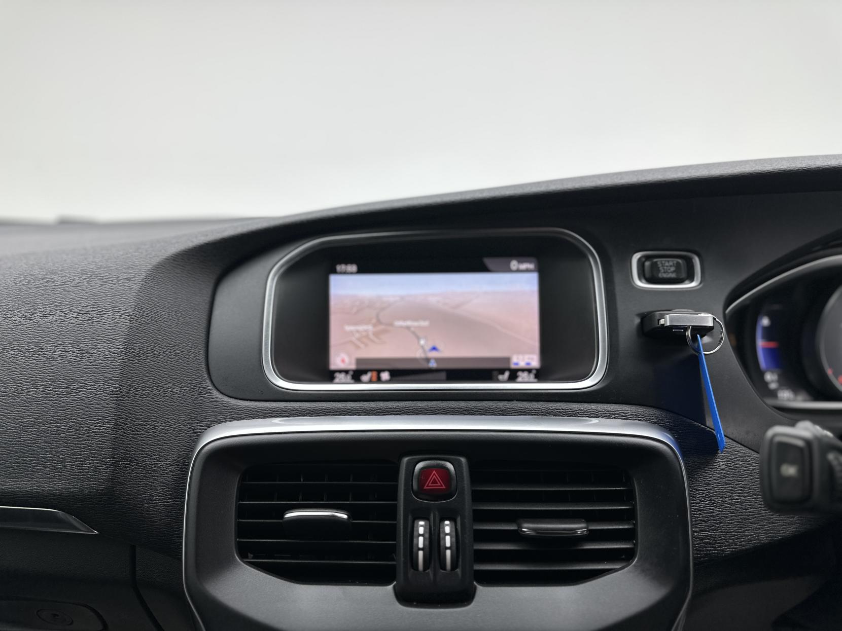 Volvo V40 2.0 D4 R-Design Pro Hatchback 5dr Diesel Auto Euro 6 (s/s) (190 ps)