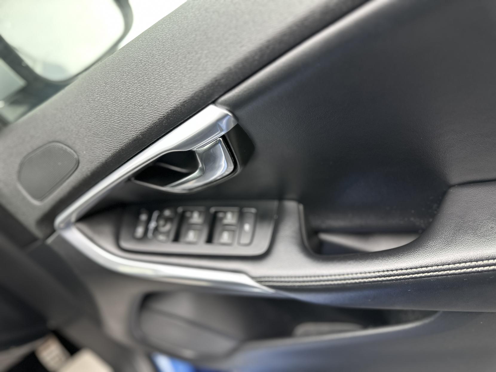 Volvo V40 2.0 D4 R-Design Pro Hatchback 5dr Diesel Auto Euro 6 (s/s) (190 ps)