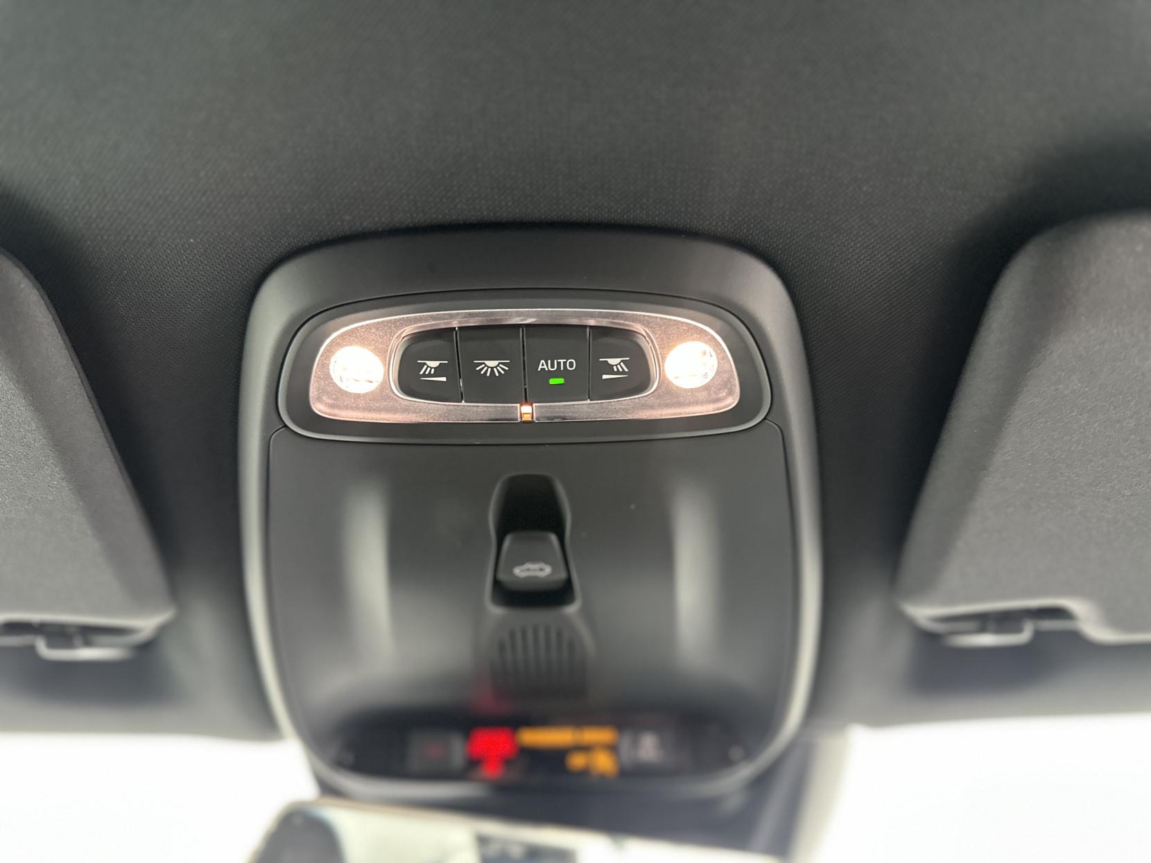 Volvo V40 2.0 D4 R-Design Pro Hatchback 5dr Diesel Auto Euro 6 (s/s) (190 ps)