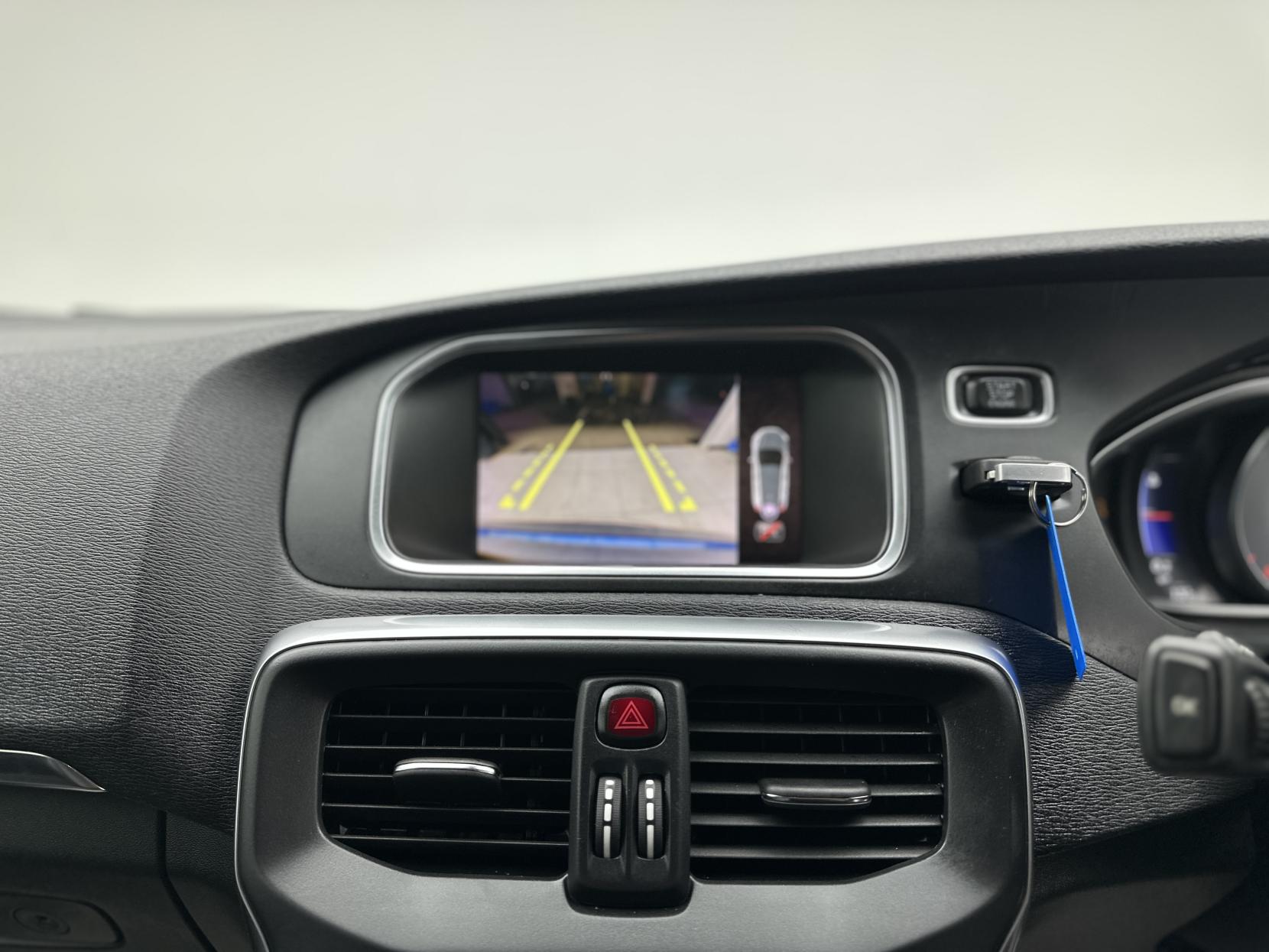 Volvo V40 2.0 D4 R-Design Pro Hatchback 5dr Diesel Auto Euro 6 (s/s) (190 ps)