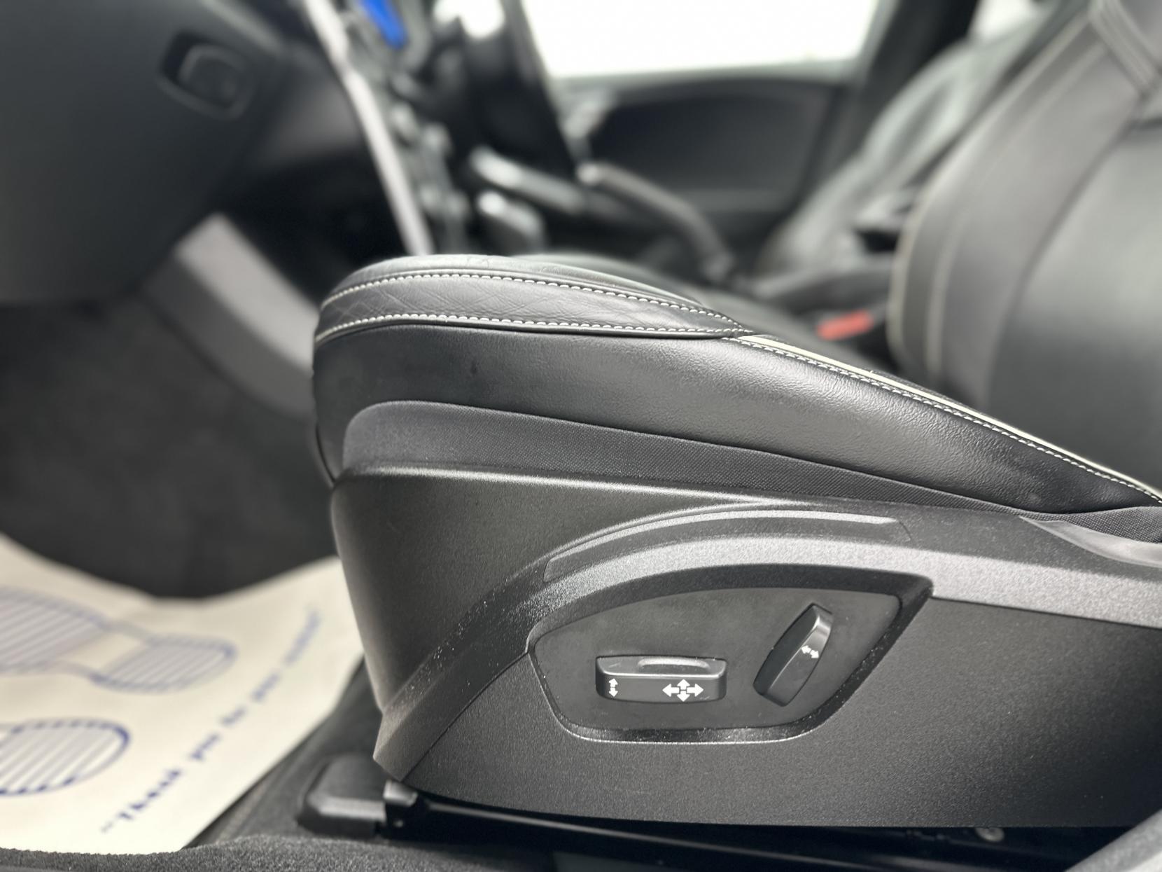 Volvo V40 2.0 D4 R-Design Pro Hatchback 5dr Diesel Auto Euro 6 (s/s) (190 ps)