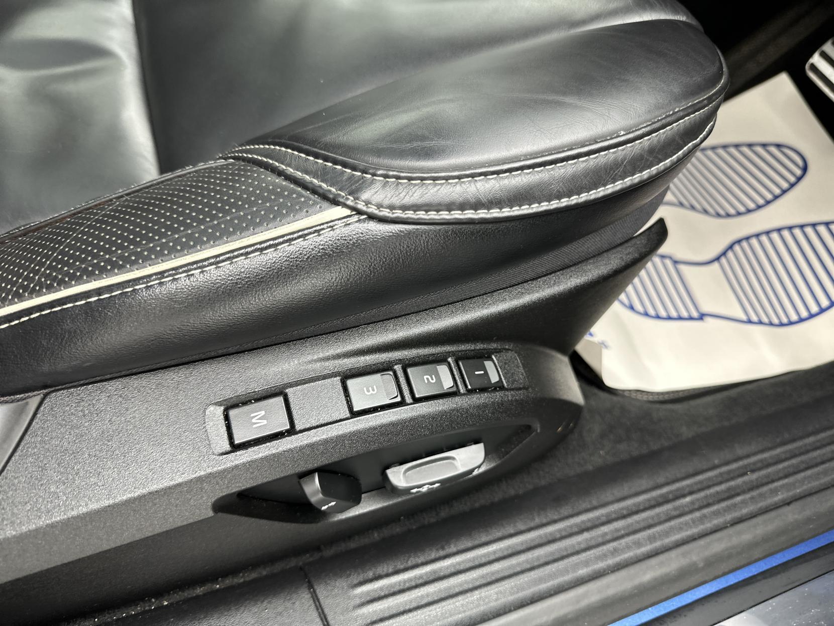 Volvo V40 2.0 D4 R-Design Pro Hatchback 5dr Diesel Auto Euro 6 (s/s) (190 ps)