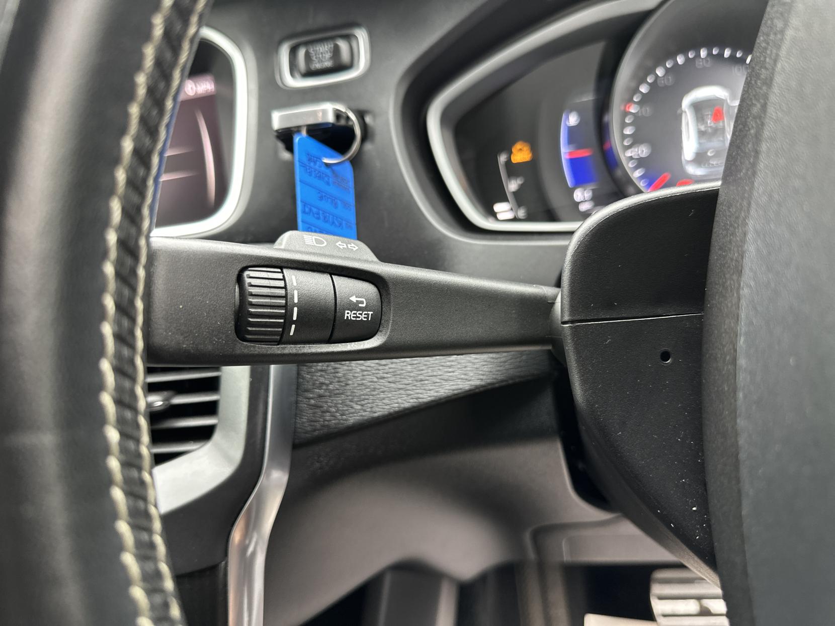 Volvo V40 2.0 D4 R-Design Pro Hatchback 5dr Diesel Auto Euro 6 (s/s) (190 ps)