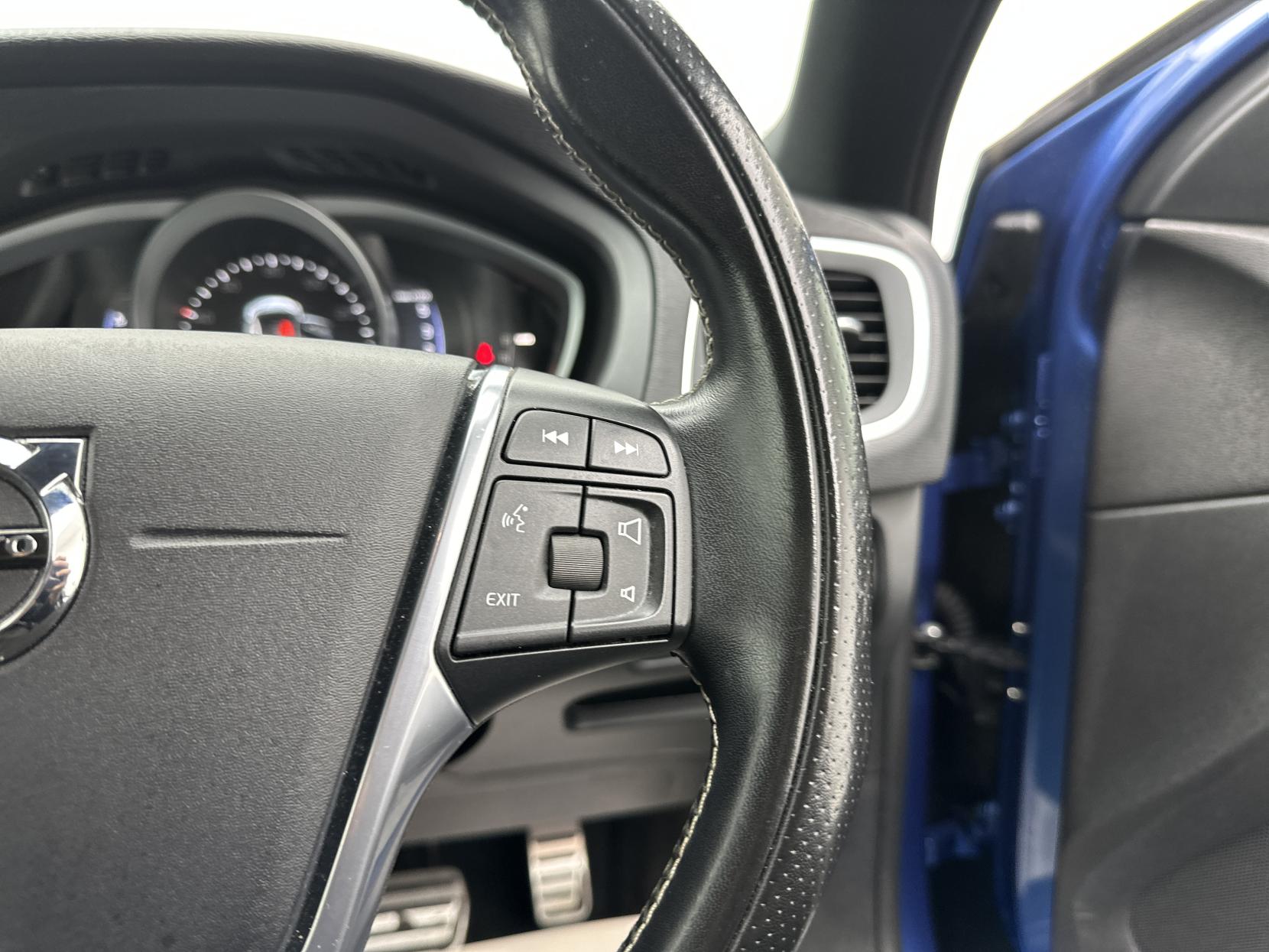 Volvo V40 2.0 D4 R-Design Pro Hatchback 5dr Diesel Auto Euro 6 (s/s) (190 ps)