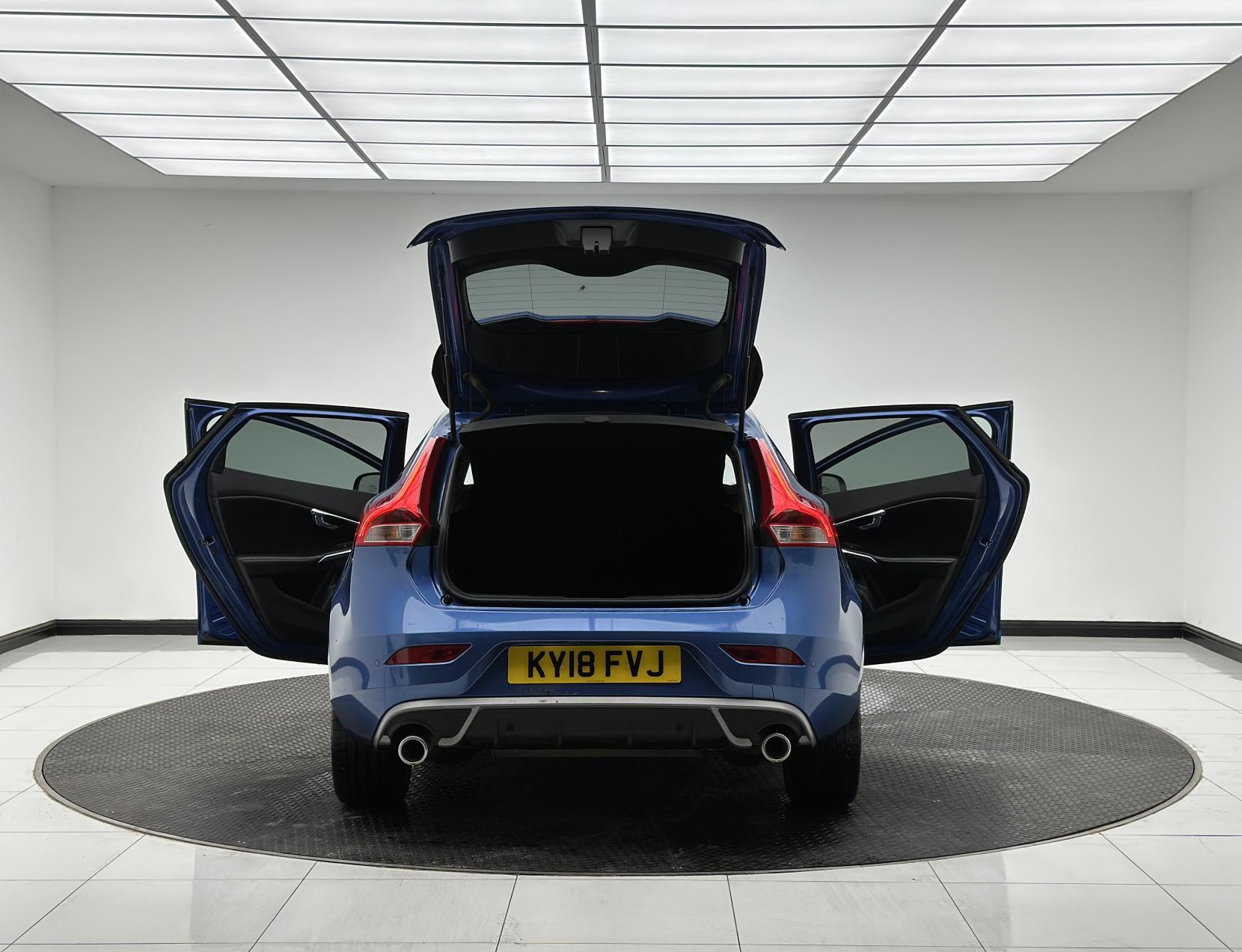 Volvo V40 2.0 D4 R-Design Pro Hatchback 5dr Diesel Auto Euro 6 (s/s) (190 ps)