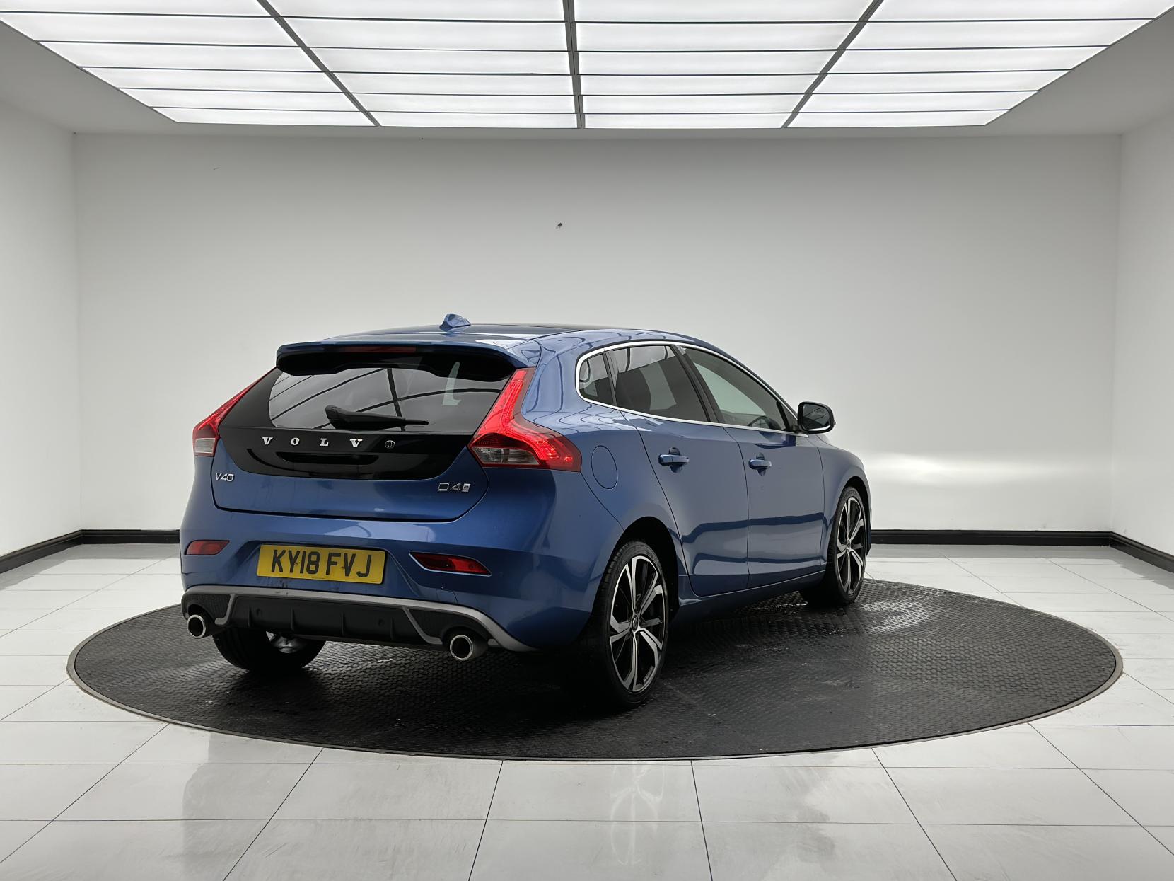 Volvo V40 2.0 D4 R-Design Pro Hatchback 5dr Diesel Auto Euro 6 (s/s) (190 ps)