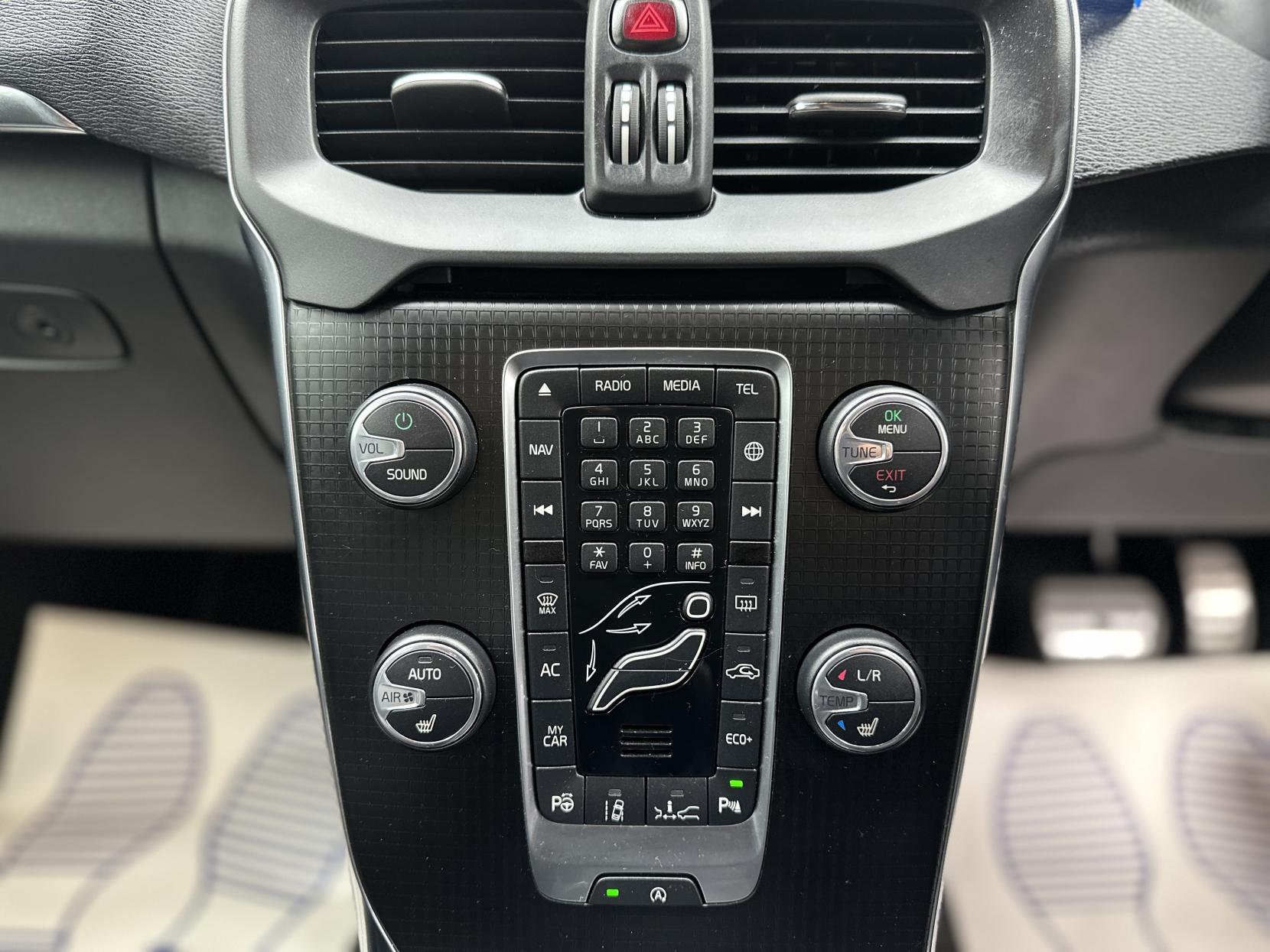 Volvo V40 2.0 D4 R-Design Pro Hatchback 5dr Diesel Auto Euro 6 (s/s) (190 ps)