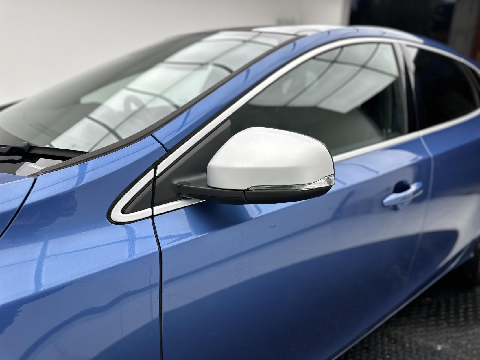 Volvo V40 2.0 D4 R-Design Pro Hatchback 5dr Diesel Auto Euro 6 (s/s) (190 ps)