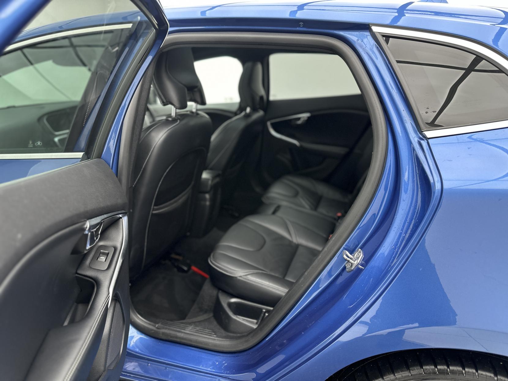 Volvo V40 2.0 D4 R-Design Pro Hatchback 5dr Diesel Auto Euro 6 (s/s) (190 ps)