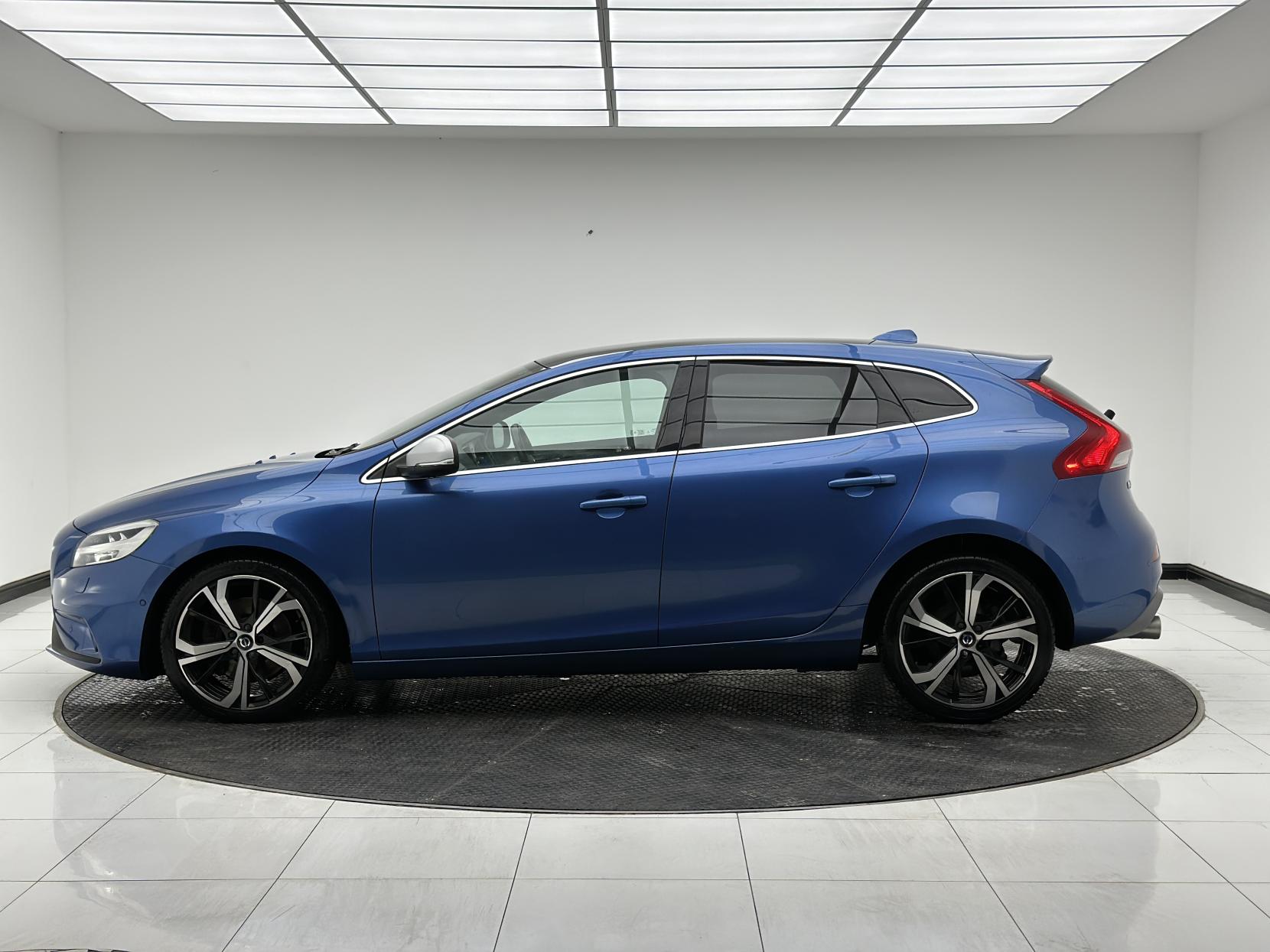 Volvo V40 2.0 D4 R-Design Pro Hatchback 5dr Diesel Auto Euro 6 (s/s) (190 ps)