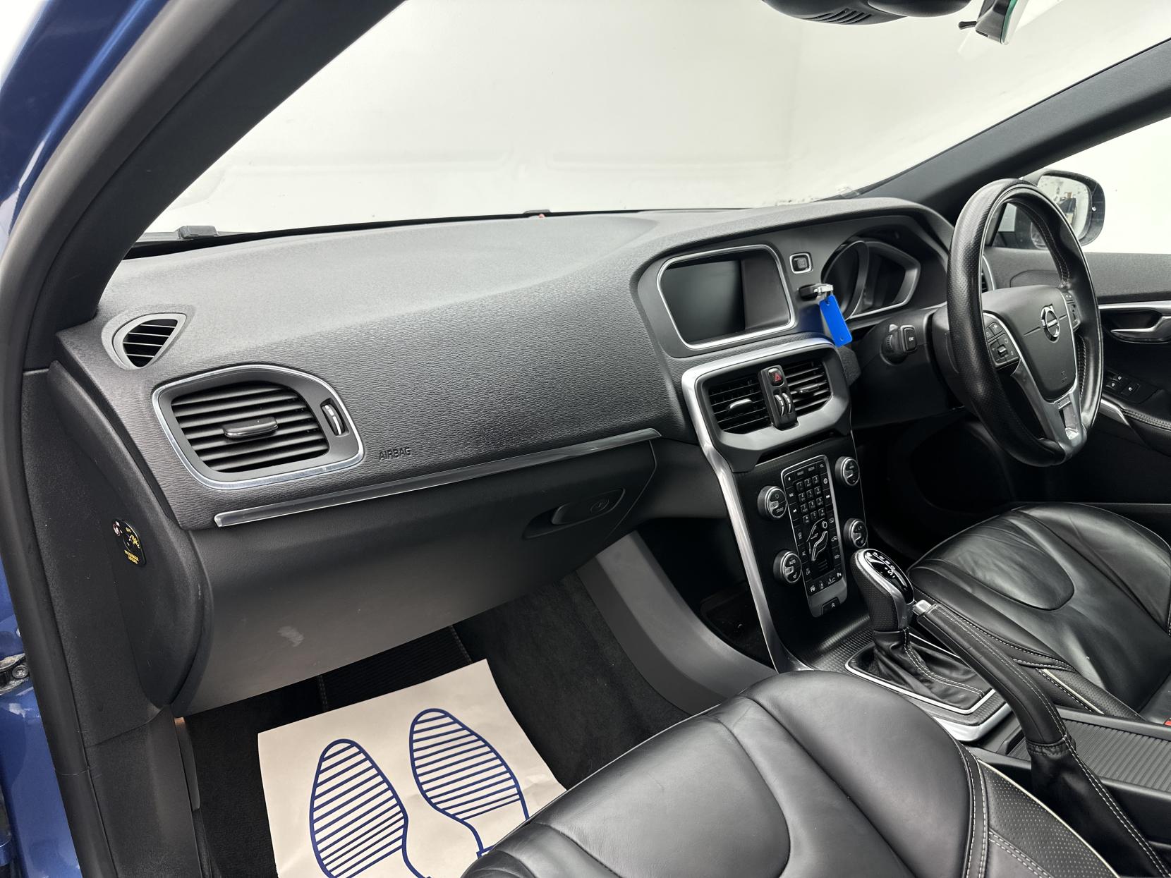 Volvo V40 2.0 D4 R-Design Pro Hatchback 5dr Diesel Auto Euro 6 (s/s) (190 ps)