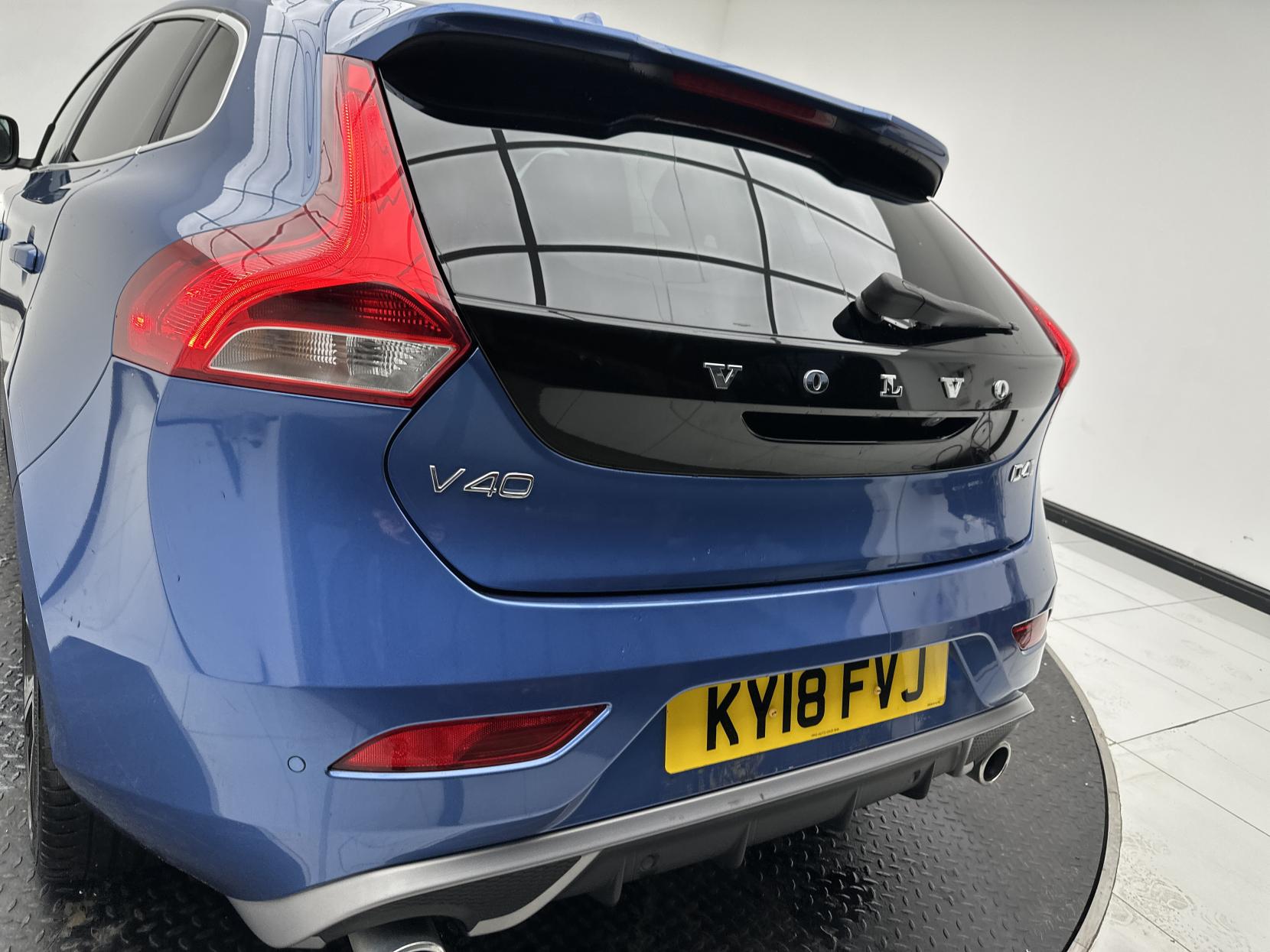 Volvo V40 2.0 D4 R-Design Pro Hatchback 5dr Diesel Auto Euro 6 (s/s) (190 ps)