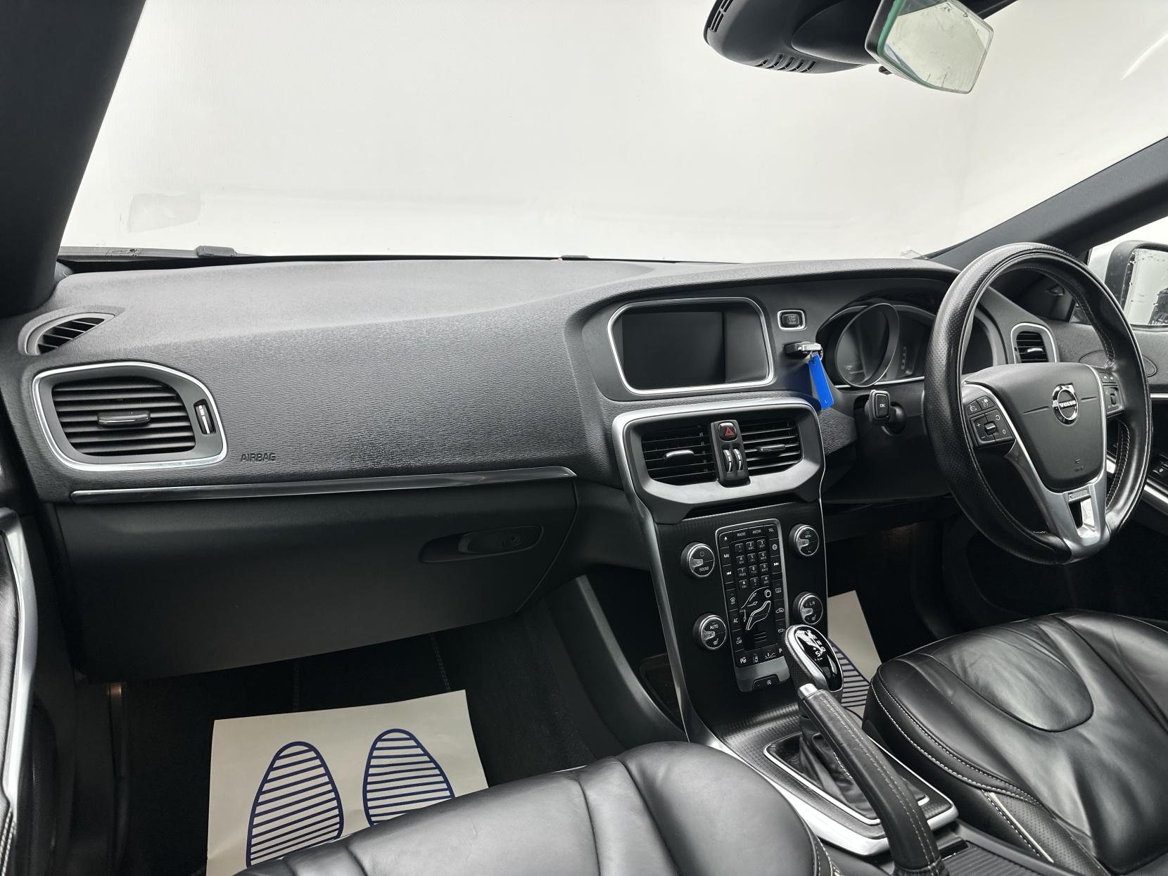 Volvo V40 2.0 D4 R-Design Pro Hatchback 5dr Diesel Auto Euro 6 (s/s) (190 ps)