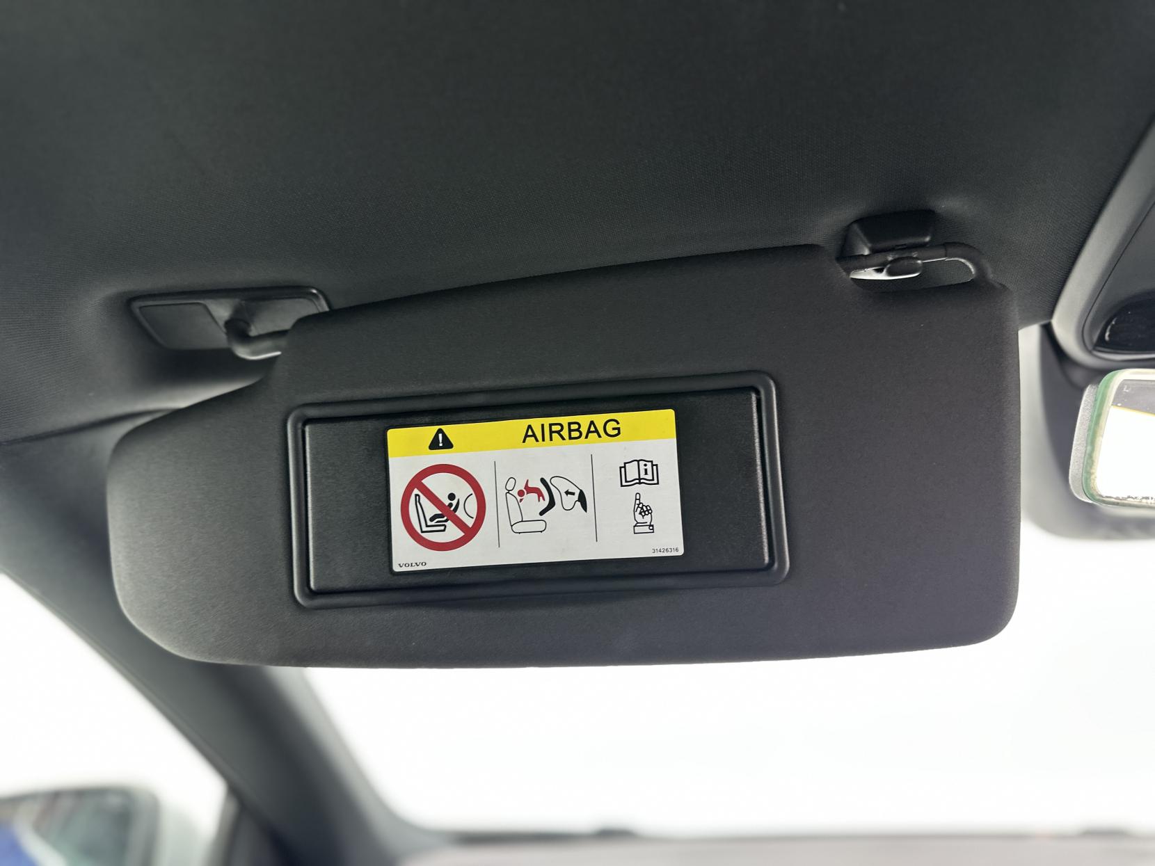 Volvo V40 2.0 D4 R-Design Pro Hatchback 5dr Diesel Auto Euro 6 (s/s) (190 ps)