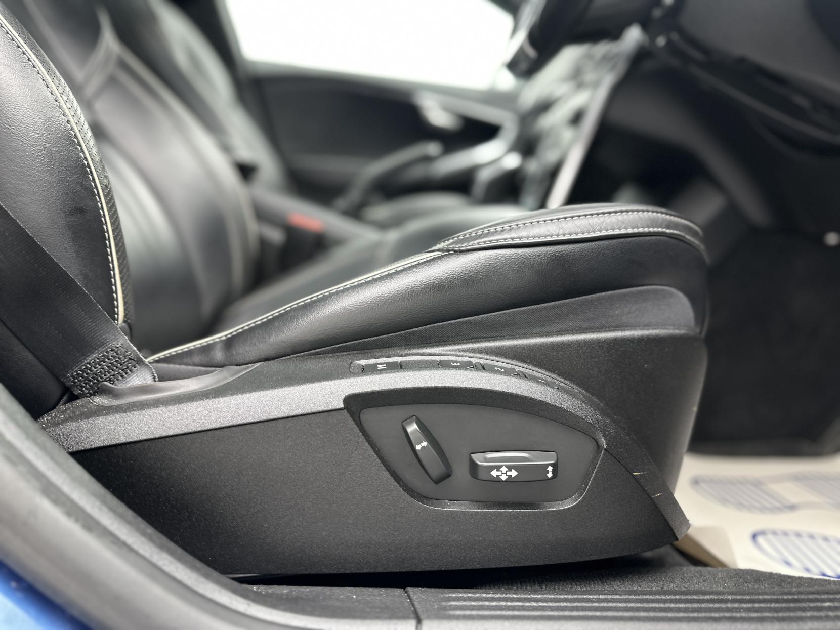 Volvo V40 2.0 D4 R-Design Pro Hatchback 5dr Diesel Auto Euro 6 (s/s) (190 ps)