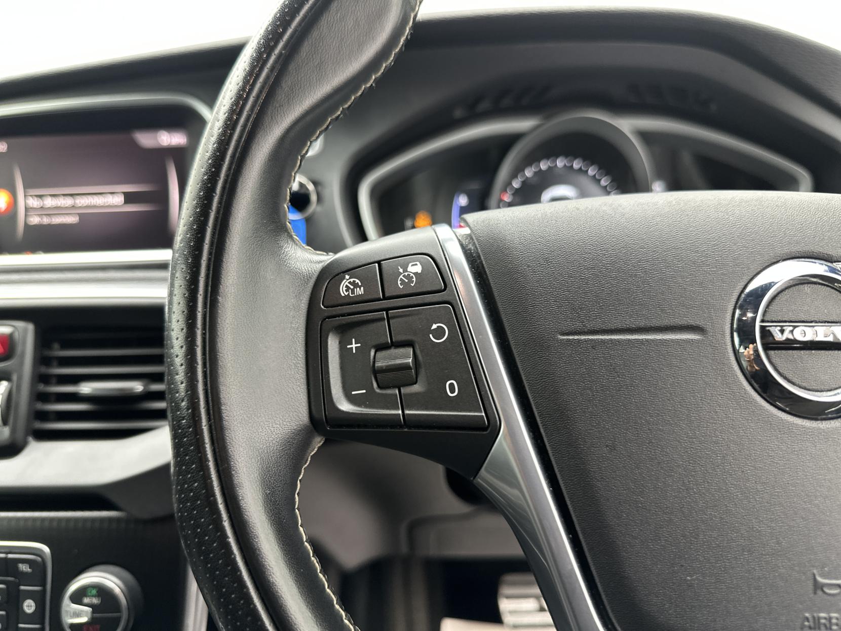 Volvo V40 2.0 D4 R-Design Pro Hatchback 5dr Diesel Auto Euro 6 (s/s) (190 ps)