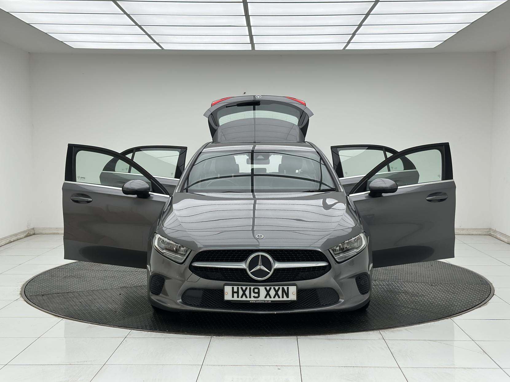 Mercedes-Benz A Class 1.3 A180 SE (Executive) Hatchback 5dr Petrol Manual Euro 6 (s/s) (136 ps)