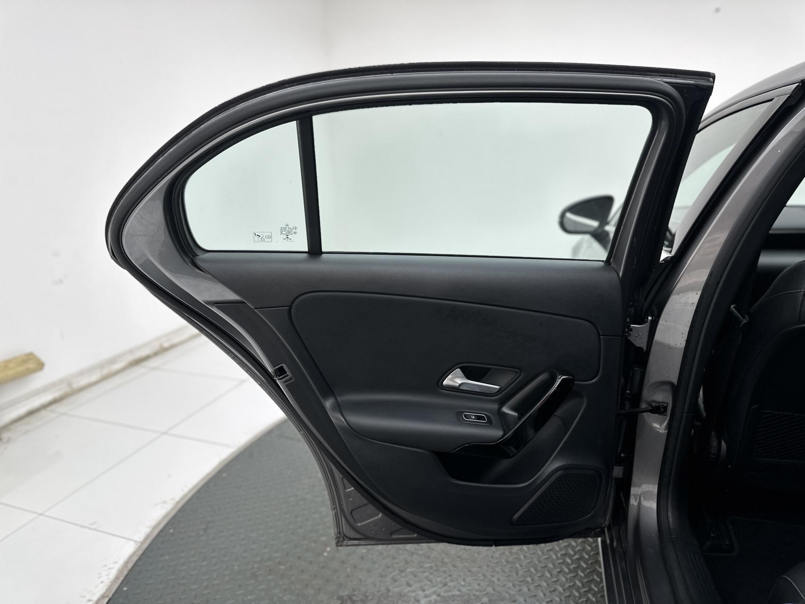 Mercedes-Benz A Class 1.3 A180 SE (Executive) Hatchback 5dr Petrol Manual Euro 6 (s/s) (136 ps)