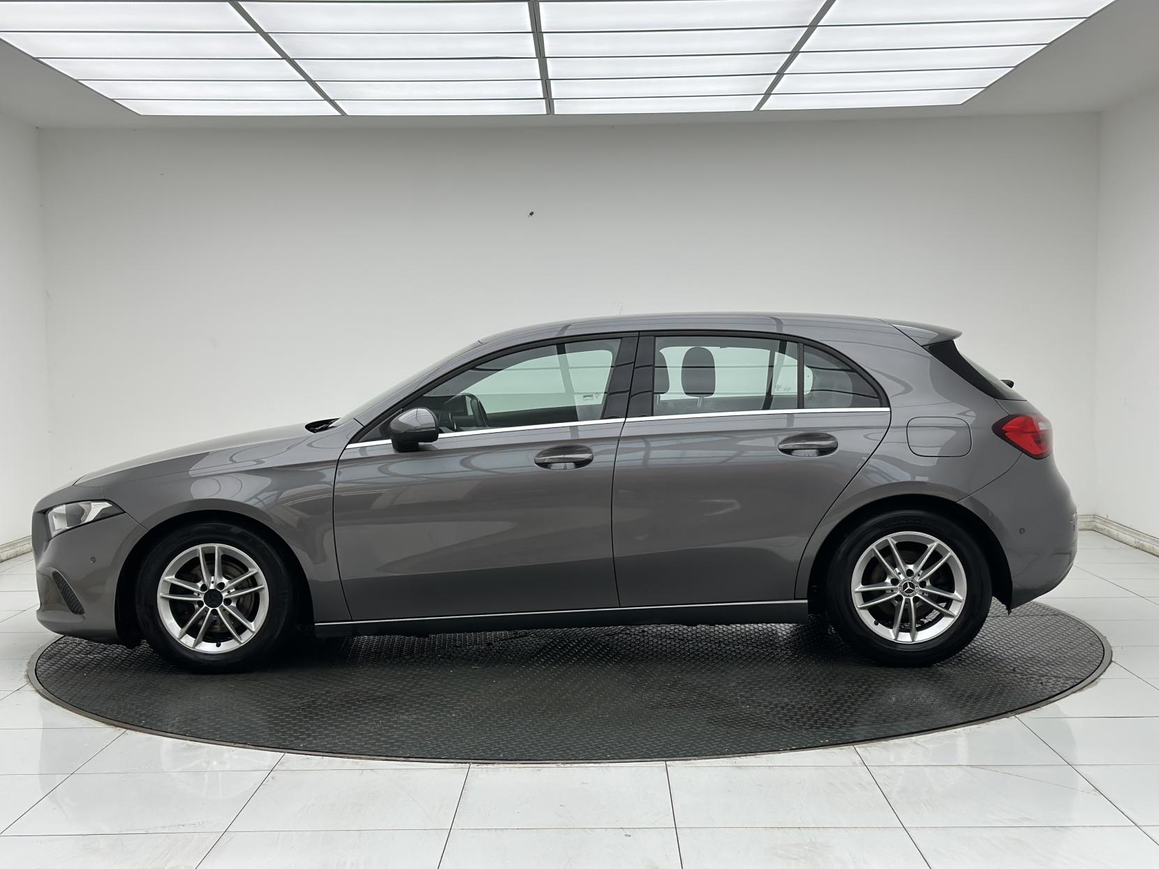Mercedes-Benz A Class 1.3 A180 SE (Executive) Hatchback 5dr Petrol Manual Euro 6 (s/s) (136 ps)