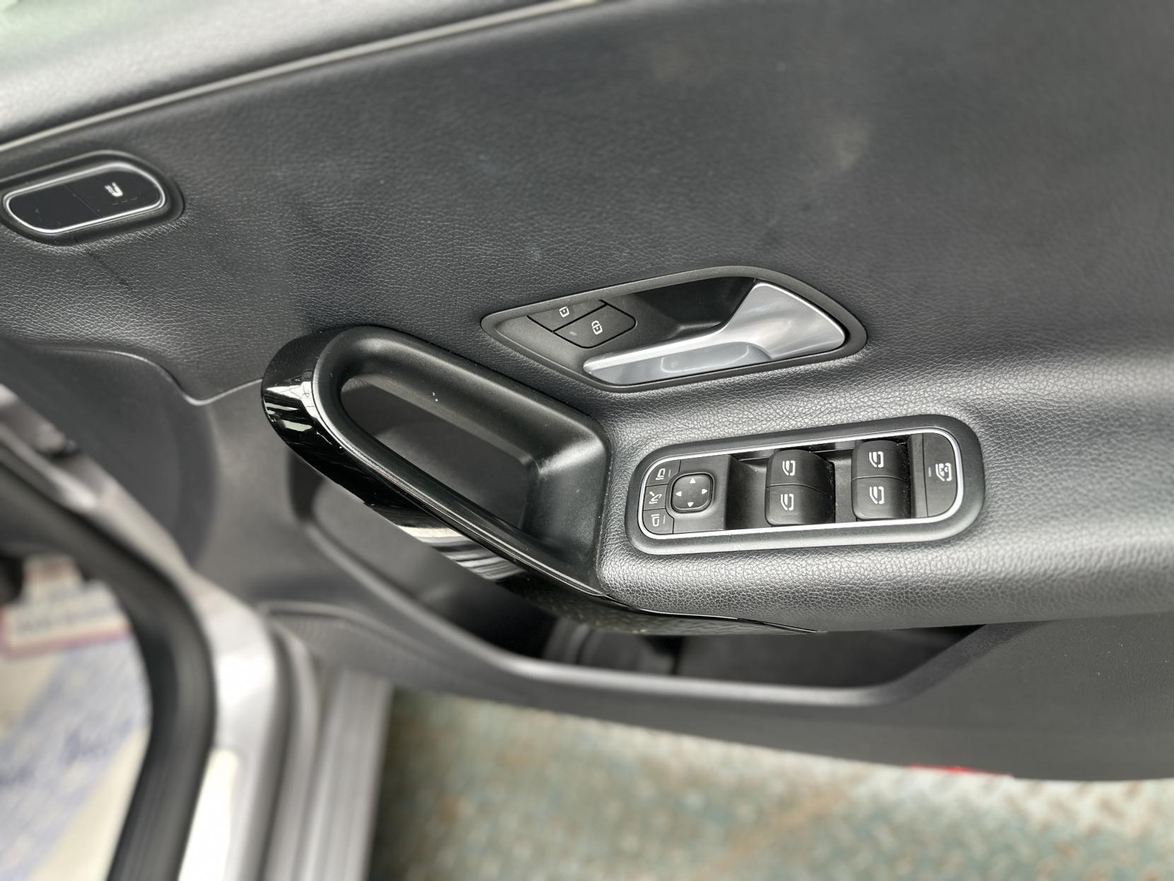 Mercedes-Benz A Class 1.3 A180 SE (Executive) Hatchback 5dr Petrol Manual Euro 6 (s/s) (136 ps)