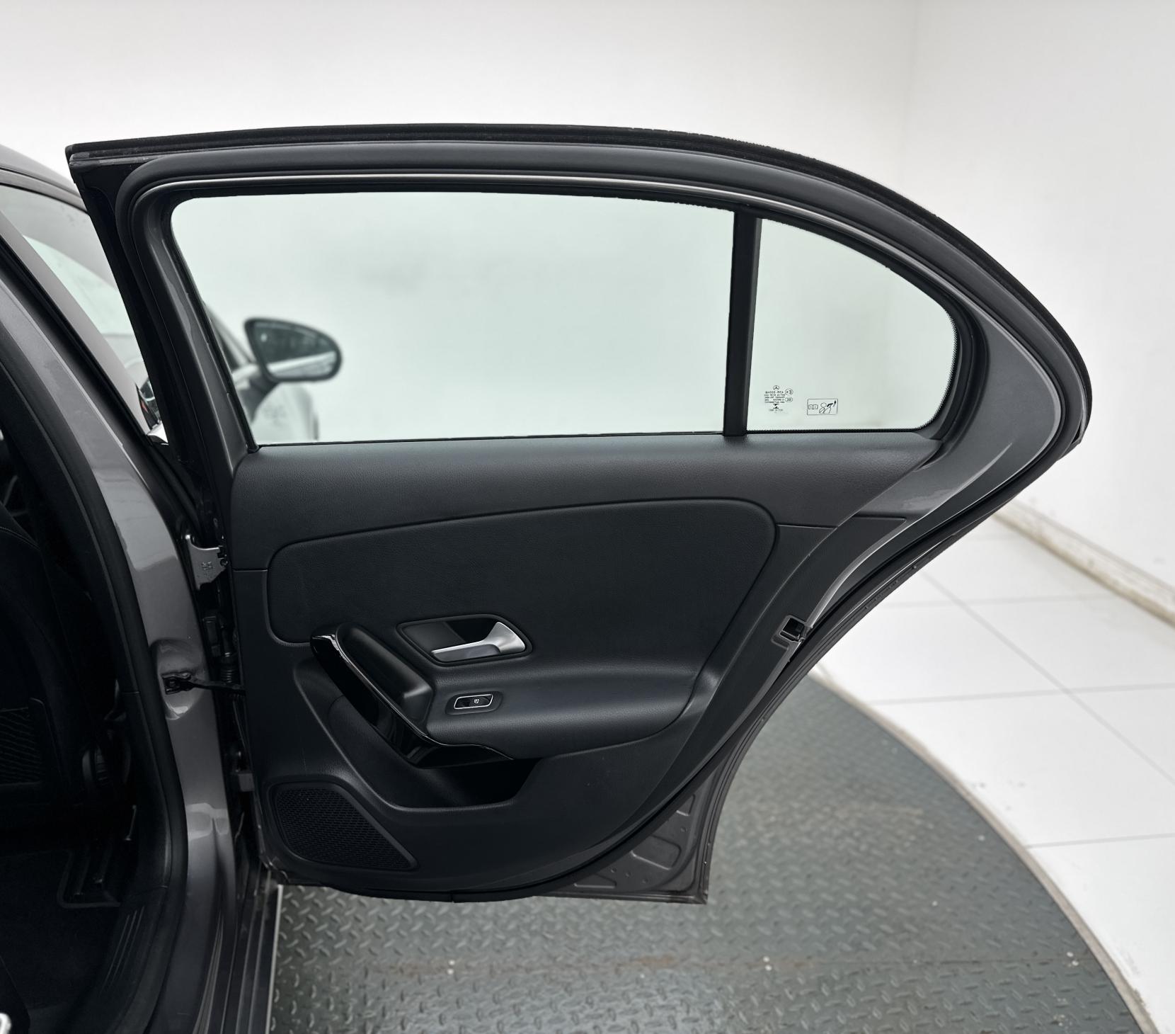 Mercedes-Benz A Class 1.3 A180 SE (Executive) Hatchback 5dr Petrol Manual Euro 6 (s/s) (136 ps)