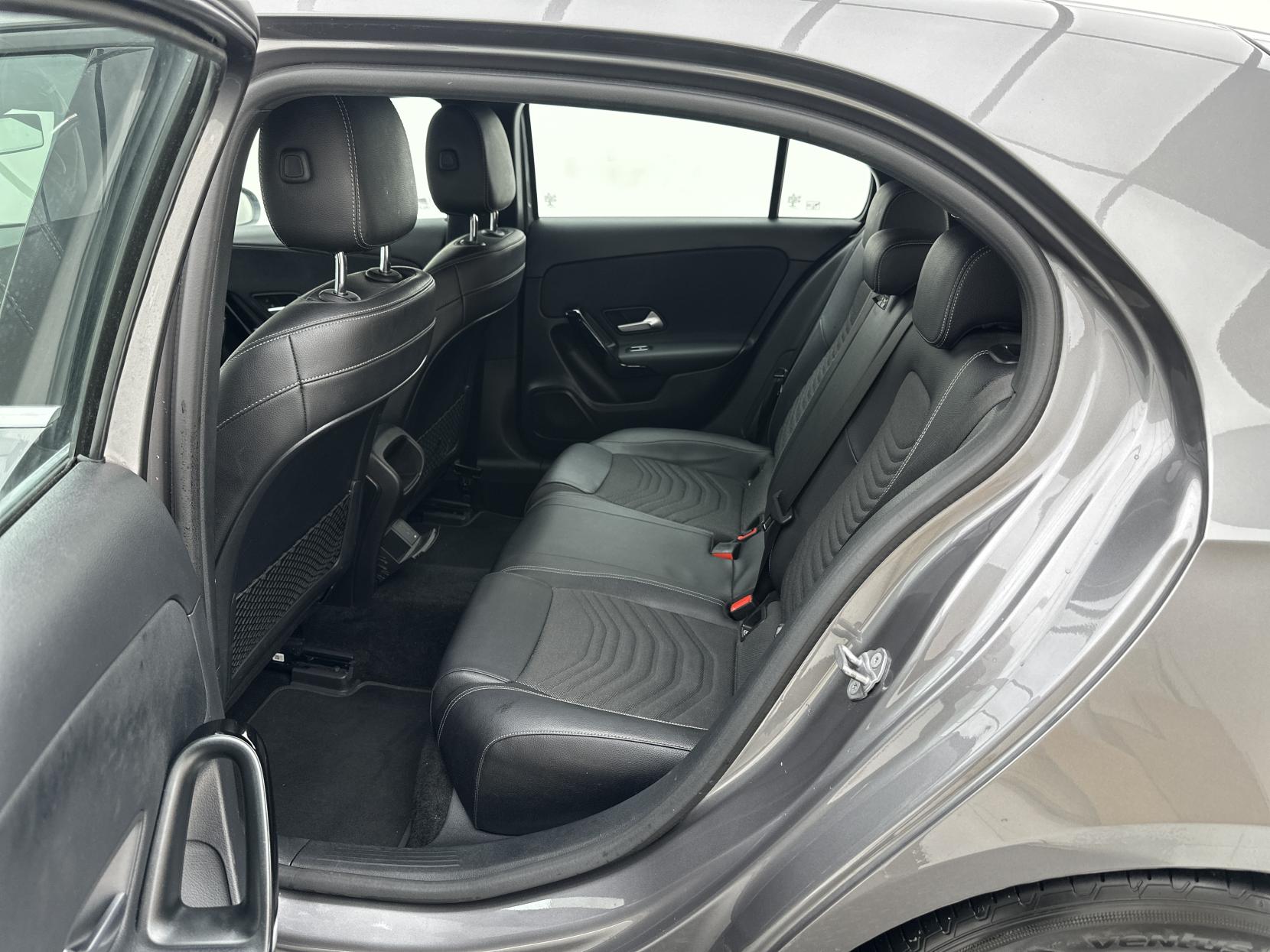 Mercedes-Benz A Class 1.3 A180 SE (Executive) Hatchback 5dr Petrol Manual Euro 6 (s/s) (136 ps)